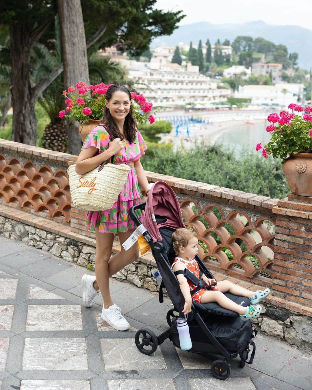 Samuel Lippkeさんのインスタグラム写真 - (Samuel LippkeInstagram)「Taormina Sicily, photographed the incredible wedding weekend for Ryan and Victoria and extended the stay for some birthday celebrations and pool time. Unreal gorgeous town on one of the most spectacular islands. #thelippkes #samuellippkestudios #sicily #taormina」6月19日 22時32分 - samuel.lippke