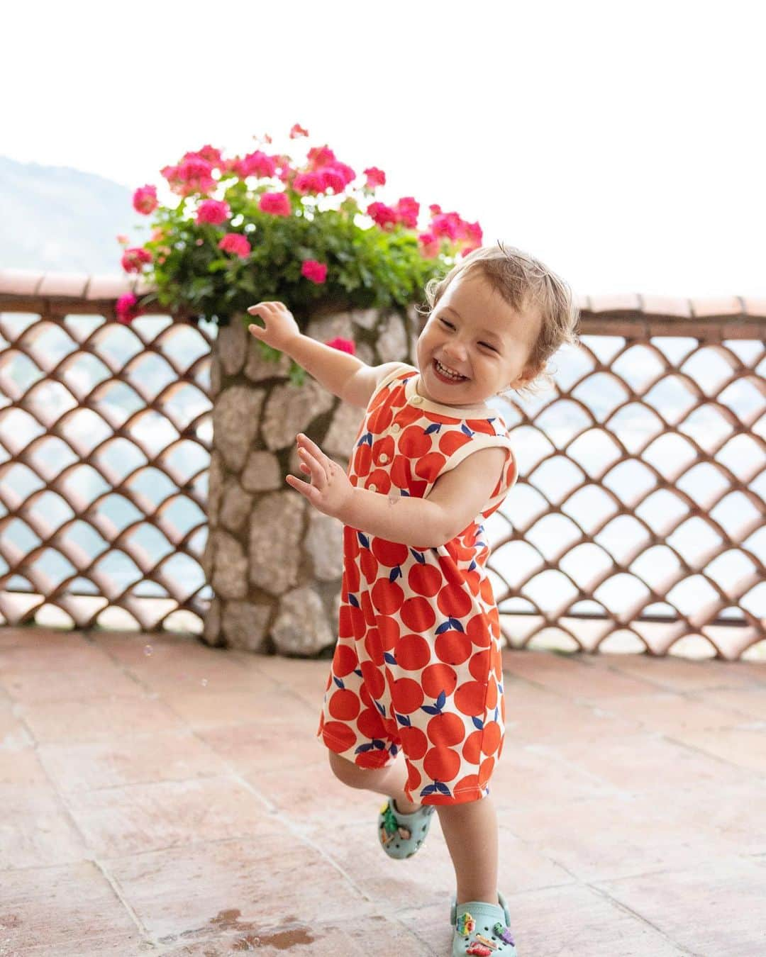 Samuel Lippkeさんのインスタグラム写真 - (Samuel LippkeInstagram)「Taormina Sicily, photographed the incredible wedding weekend for Ryan and Victoria and extended the stay for some birthday celebrations and pool time. Unreal gorgeous town on one of the most spectacular islands. #thelippkes #samuellippkestudios #sicily #taormina」6月19日 22時32分 - samuel.lippke