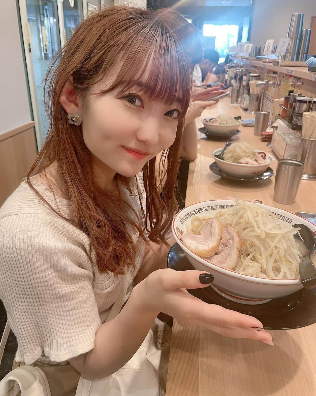 夏川愛実さんのインスタグラム写真 - (夏川愛実Instagram)「⁡ ⁡ にんにく有りのがおいしすぎた。次回は次の日何もない時に食べよう。🍜 ⁡ ⁡ #豚山#豚山ラーメン#大須#大須商店街 #大須ランチ#大須ラーメン#ラーメン部 #オレンジブラウン#ヘアカラー #ロングヘア#エクステ#ヘアカラー#暖色カラー #ヘアアレンジ#春コーデ#淡色女子#淡色コーデ #148cm#f4f#いいね返し#l4l#フォロバ ⁡ ⁡ ⁡ ⁡」6月19日 22時33分 - ami_natsukawa