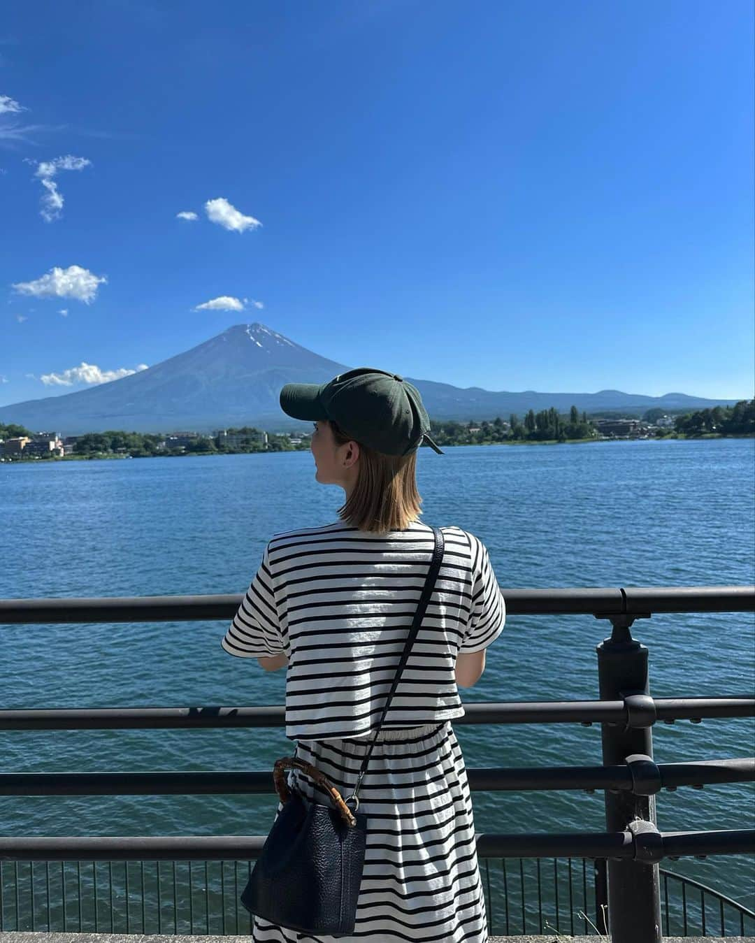 松井貴香さんのインスタグラム写真 - (松井貴香Instagram)「.  私の夏はじまったーーー！！！  って思えるくらい充実した休日を @villa_bonds で過ごしてきました🌳🤍  今年初のBBQに花火楽しかったな〜☺️✌︎ お肉も美味しすぎて幸せだった〜  海とかも今年は行きたいな🏖️.・  アクティブといえば 何故かボーダーのイメージが強いので @momentplus.official のワンピを初おろし👗 動きやすいし背中の部分が少し空いてて 可愛いし涼しくて良かった💕  .」6月19日 22時39分 - kiko414_m