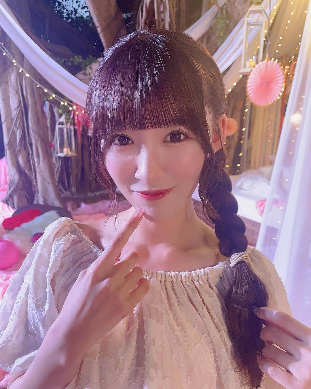 音嶋莉沙さんのインスタグラム写真 - (音嶋莉沙Instagram)「＝LOVEの14枚目シングル 『ナツマトペ』MVが公開されました🌴 フィリピンで撮影してきました！！ ⁡  キラキラでとっても可愛い夏ソング〜✨ イコラブと一緒に今年の夏はじめようね！！ ⁡ 最初から最後までイコラブのわちゃわちゃ感が 出てて素敵なMV‪🫶🏻️ ⁡ 最後のエンドロールにも注目だよ〜☺️ ⁡ ⁡ ⁡  #イコラブ  #ナツマトペ」6月19日 22時41分 - otoshima_risa