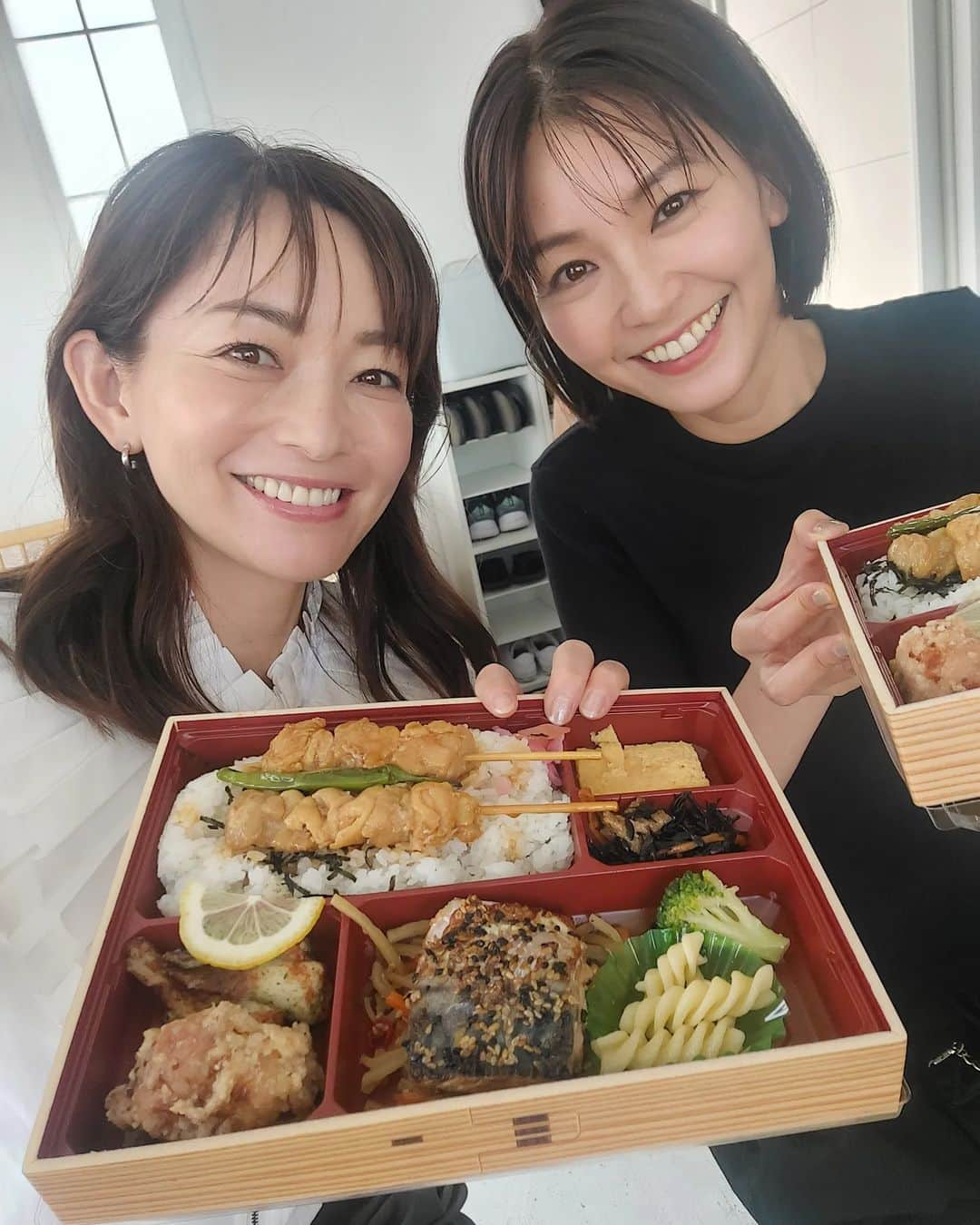 佐藤純さんのインスタグラム写真 - (佐藤純Instagram)「今日は仲良しのナオちゃんと一緒に撮影でした📷️  @nao_nao310   楽しすぎたー😆  撮影後も🚙で途中の駅まで送って、喋り足りずに気づけば路駐で1時間喋ってた🤣  #撮影 #shooting  #ずっと喋ってる  #ママ #ママモデル #モデル #mama #mamamodel #model」6月19日 22時45分 - junsatoidea