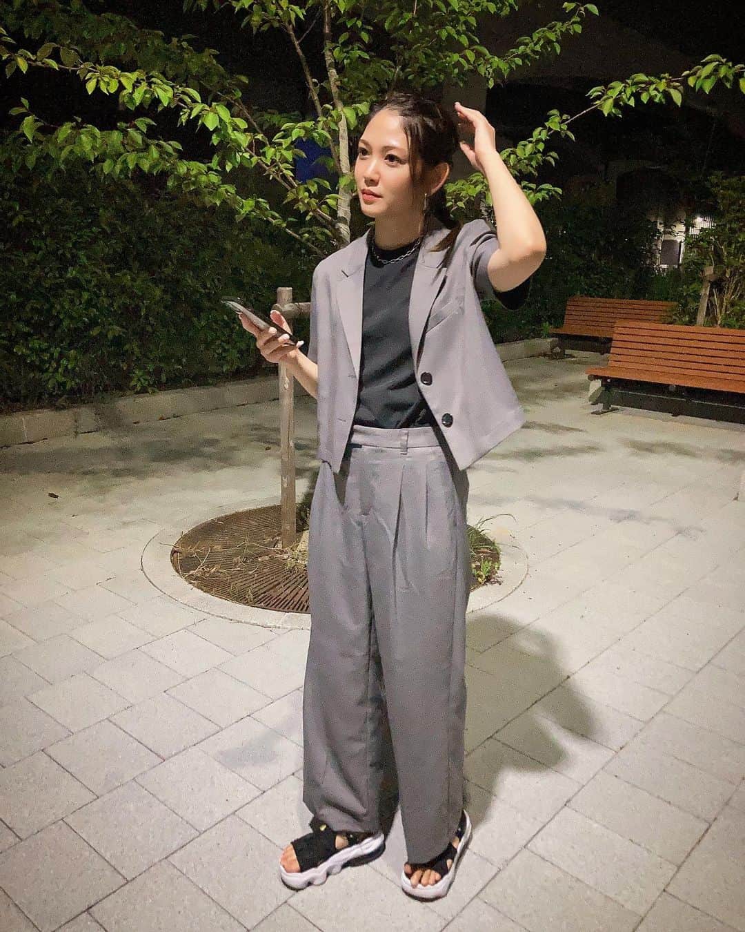 のインスタグラム：「今日の私服🖤  #guコーデ　#guコーデ部　#ユニクロ　#ユニクロコーデ #ユニクロきれいめ部 #セットアップ #セットアップコーデ #カジュアル　#カジュアルコーデ #カジュアルファッション #ロングヘア #ナイキ #スーツ　#スーツスタイル #夏　#夏コーデ #シャネルコスメ #30代コーデ #初夏コーデ #ワイドパンツコーデ　#パンツコーデ #骨格ウェーブ　#グレー　#グレーカラー #韓国　#韓国っぽ　#韓国っぽコーデ」