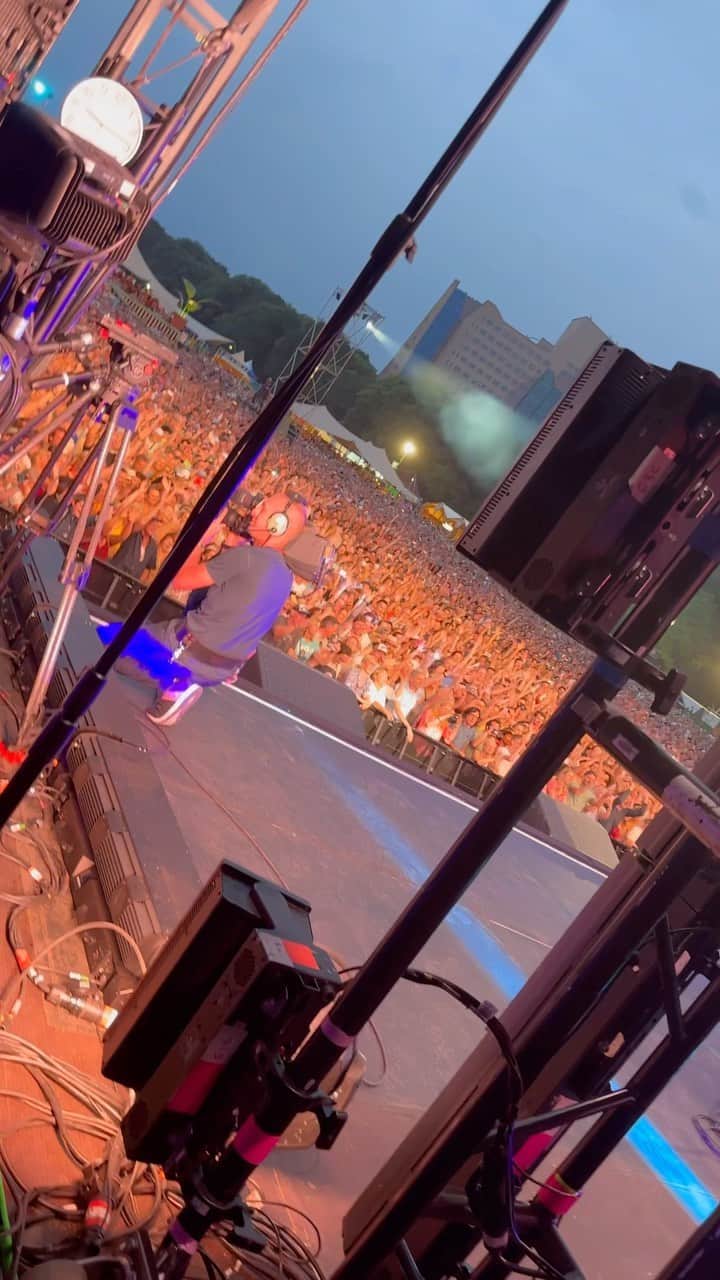 ライオネル・リッチーのインスタグラム：「What a Night 🧡✨ Netherlands 🇳🇱」