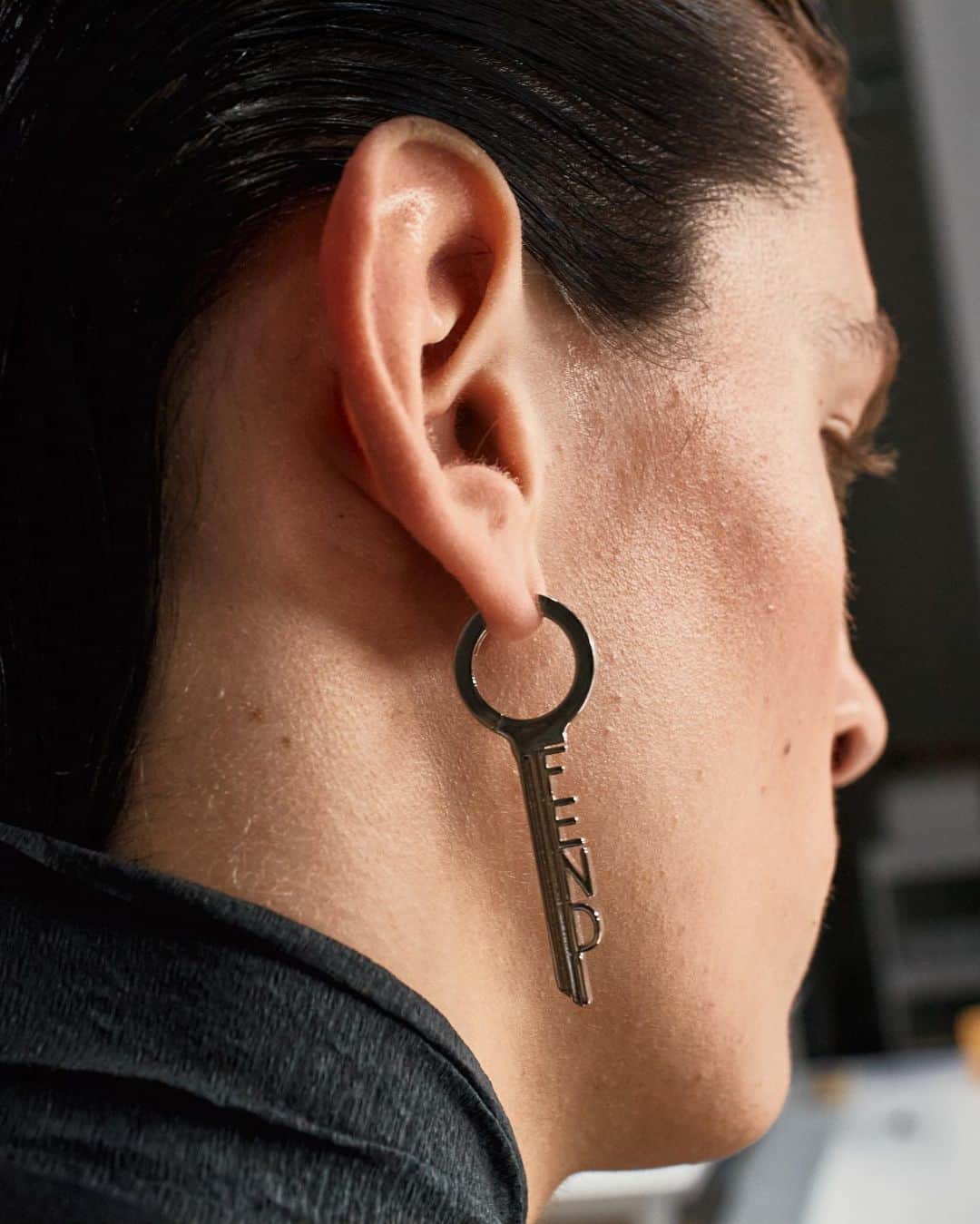 Fendiのインスタグラム：「Candid moments behind the scenes of the #FendiSS24 show at Fendi Factory.  Artistic Director of Accessories and Menswear: @silviaventurinifendi  Artistic Director of Jewelry: @delfinadelettrez    Concept and Direction: @nicovascellari」