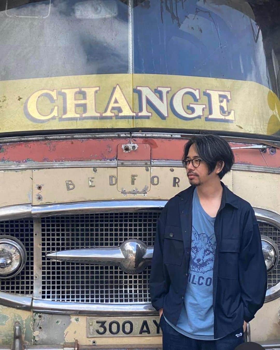 後藤正文のインスタグラム：「Mitchさんに撮ってもらった。 今日は買い出しと観光を少し。牛が沢山いる。  @mitch_ikeda」