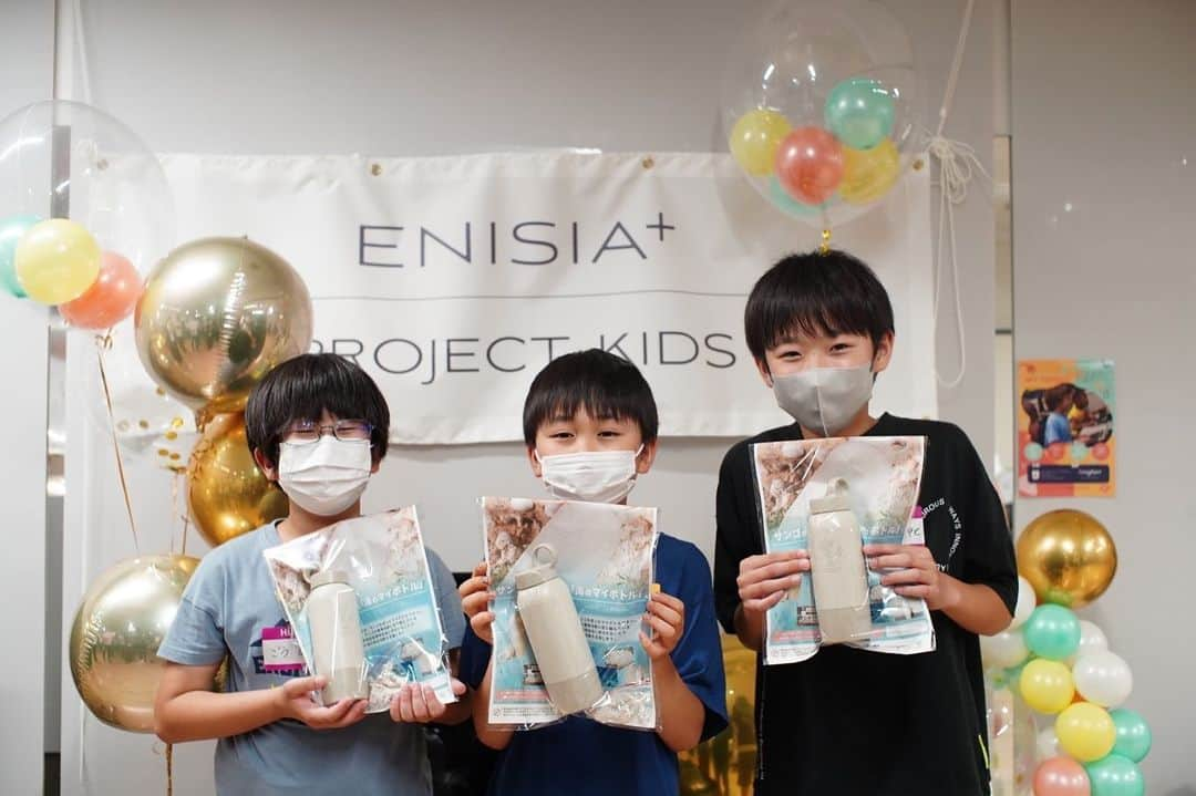 山岸将也さんのインスタグラム写真 - (山岸将也Instagram)「先日、弊社主催イベント ENISIA PLUS PROJECT KIDS の初イベントを行いました！  今回の内容としては 子供達に運動とIT リテラシーを掛け合わせたカードゲームイベント。  子供達、親御さん含め総勢50名弱。 上京前からやりたかったって事業、そして社会貢献としてやりたかった夢の一つが叶いました。  運動、カードゲームをしている子供達の楽しんでる様子や笑顔を肌で感じ、本当に実現できたよかったなと。  【運動格差を無くす】 今回始めて行く事業の大きな課題であり理念です。 叶え切るのは難しいことだけど、少しずつ一歩ずつ前進できたかなと実感しております。  •今回参加してくださった皆様  ご賛同していただいた •トップテン様 •未来プロジェクト様  •NPO法人キッズドア様  •ピグマリオン教室様  •誰1人として欠けてはなし得なかった大活躍してくれた弊社スタッフのみんな  •急遽駆けつけてくださった港区区議会議員さいき陽平様  他にもまだまだ色んな方のご支援、ご声援をいただきました。  この活動は絶対一度で終わらせず、2回、10回、100回と全国で活動出来るようにしていきたいと思います。  まだまだやれることは少ないし、実力も能力も微力だけど、しっかりと社会貢献活動を行なって一歩ずつ進んで参りたいと思います。  今回ご参加できなかった方は是非次回参加お待ちしております😊 ※写真掲載は許可をいただいております  #ENISIAPLUS #ENISIAPLUSPROJECTKIDS #Wefuture #キッズ未来プロジェクト #運動格差を無くす #フィットエニシア #FITENISIA #社会貢献」6月19日 23時18分 - masayayamagishi