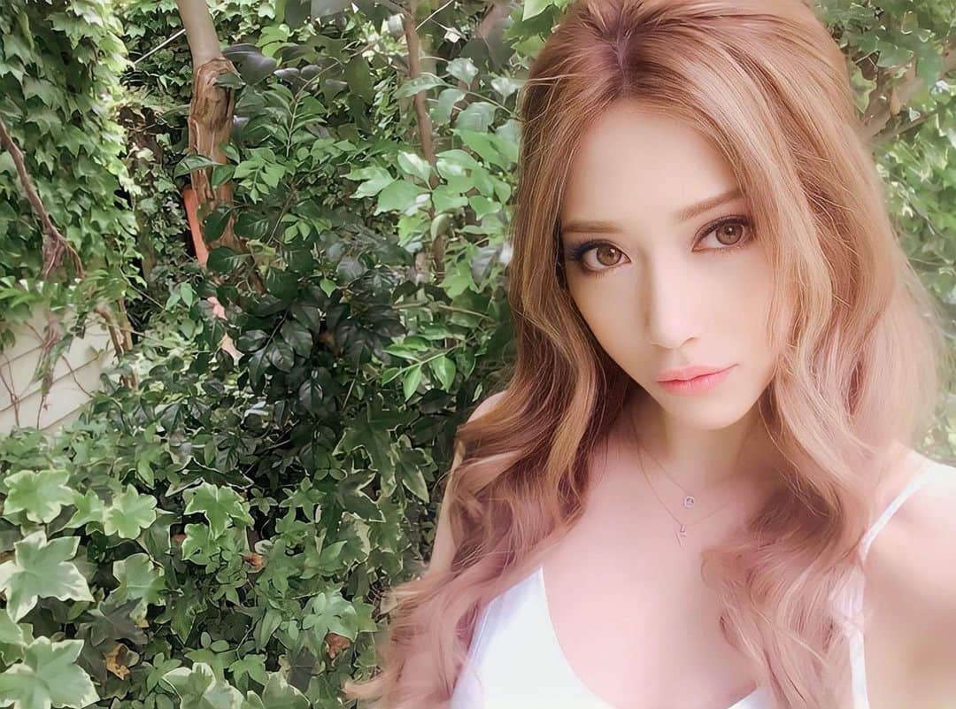 加賀美早紀のインスタグラム：「#センター分け にしてみた」