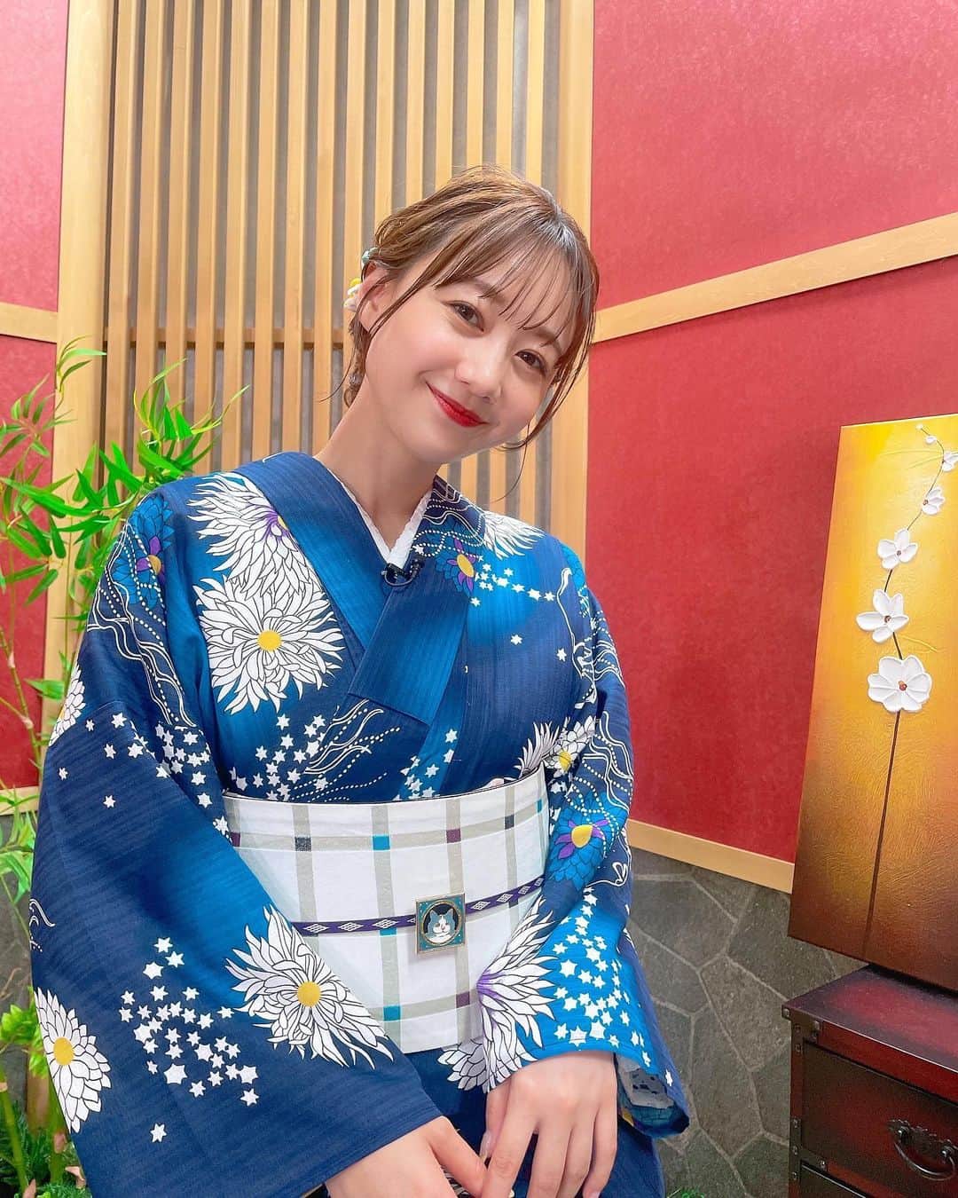 高田秋のインスタグラム：「おとなの嗜呑の収録でした🍶 またOA日告知します💙  ブルーの浴衣をチョイスしてみた💙💙  #おとなの嗜呑」