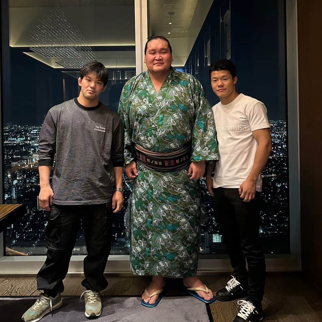 亀田和毅のインスタグラム：「久々に3人で写真！  今日も良い刺激もらった！」