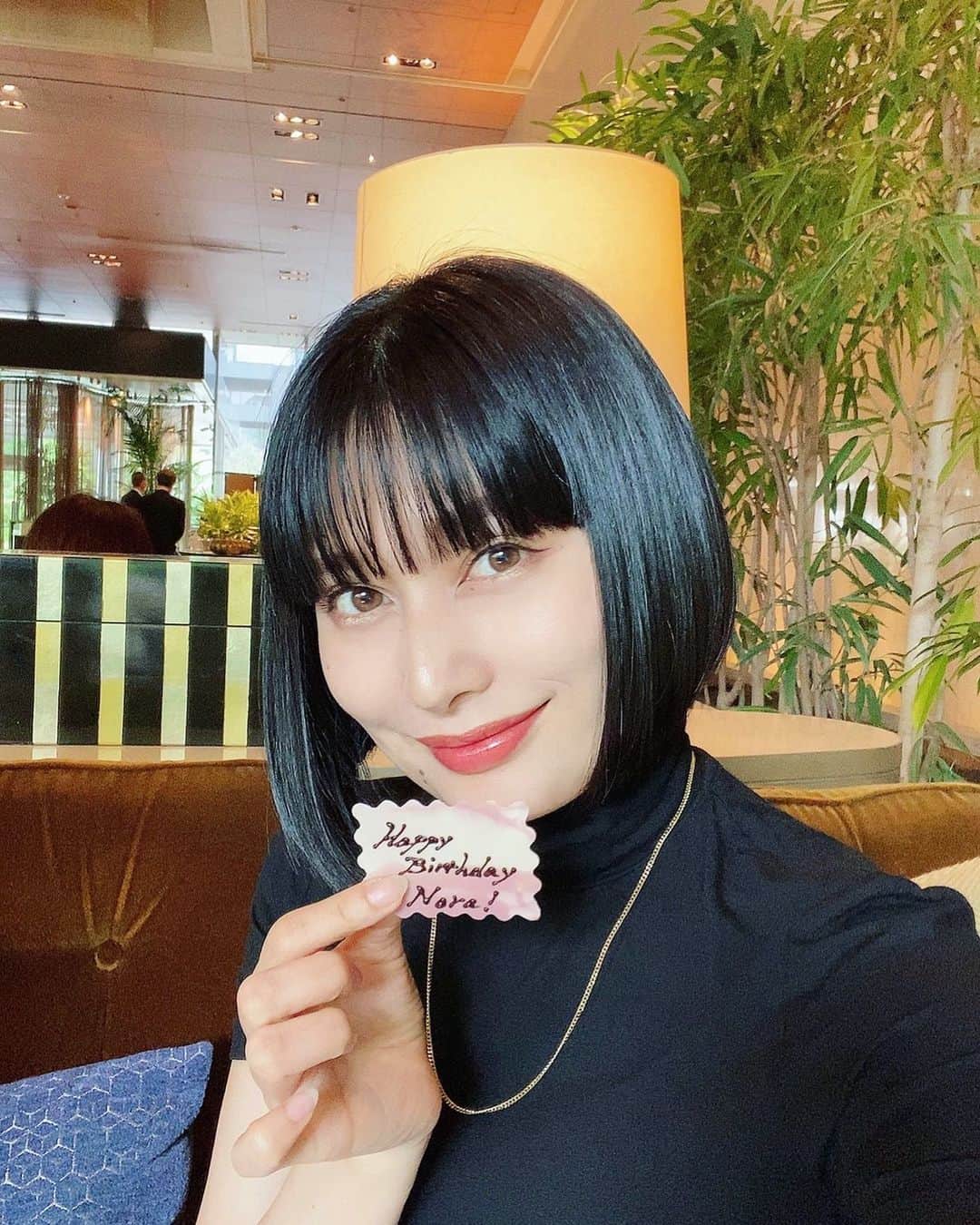 佐藤乃莉のインスタグラム：「プレート付いてると ついついプレートと撮りたくなる 佐藤です😋✨  #感謝#チョコ#happy」