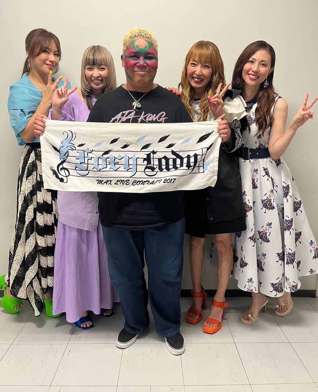 LINAのインスタグラム：「MBS/TBS 推しといつまでも ご覧になった皆さん ありがとうございました♡ アジャさん 長年、MAXのファンでいれくれて ありがとうございます♡ 放送ではカットされていて 残念でしたが... MAXへの熱い想いを語ってくれて とっても嬉しかったですー！ そして VTR出演してくれた @tsubakioniyakko さん ありがとうございますー♡ このお姉さま方は ライブがあるたびに いつも会場まで足を運んでくれて ホント感謝です。 魂のこもった 奴さんのTacataダンス 最高でしたー！！ そしてそして 長年、MAXを応援してくれる ファンの皆さん 番組出演してくれたファンの皆さん アンケートに協力してくれた皆さん ホントにありがとうございました！ #MAX」