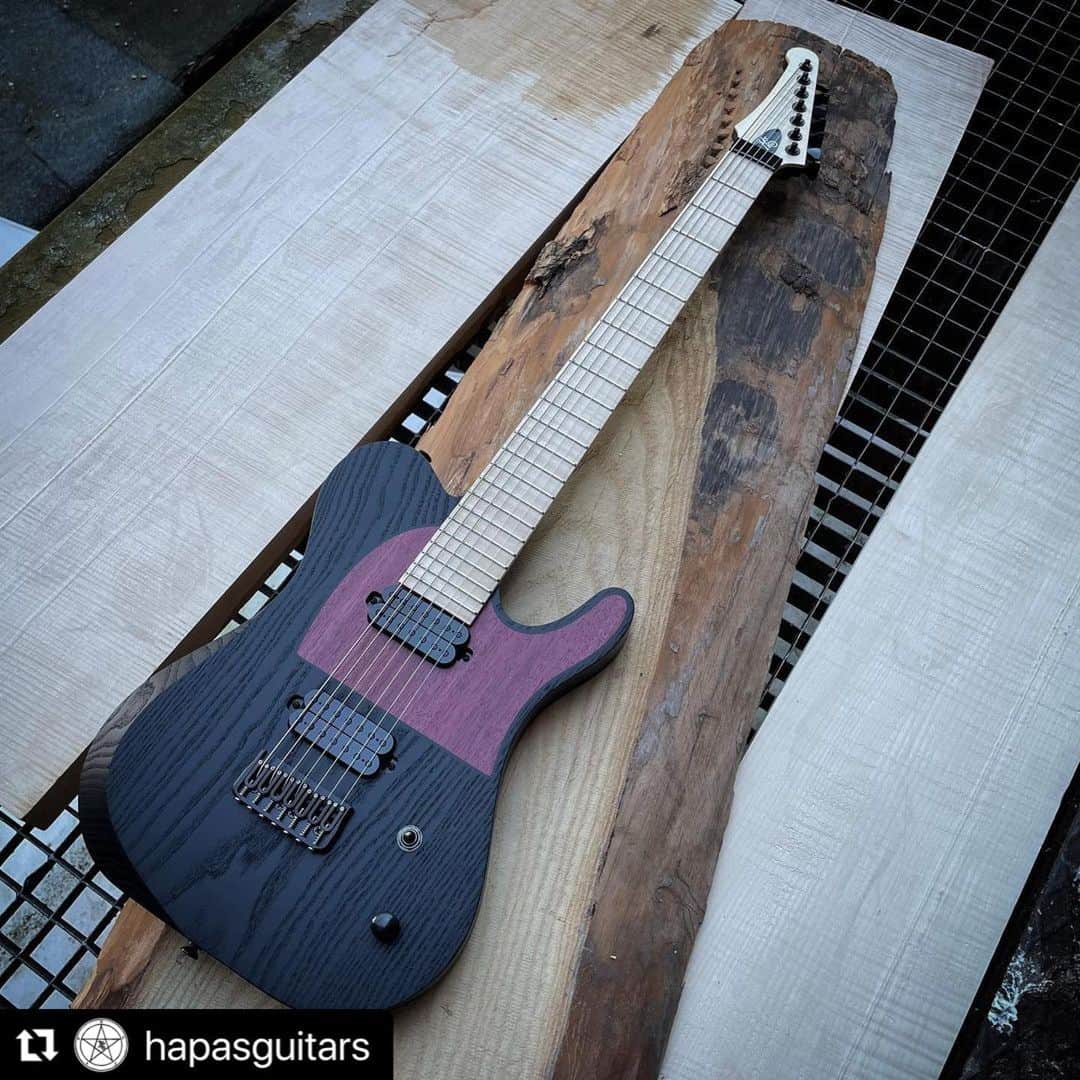 ミヤ のインスタグラム：「#Repost @hapasguitars ・・・ HAPAS SLUDGE 727  Probably one of our most iconic ones. WäThe first one was made for our long friend @simonxsludge. It was quite unique guitar and since then, we offer a lot of models with a recessed wooden pickguard.  In fact, it was such a success, that even @munky_korn got one for himself and used it when touring and recording with koRn. 🔥🔥🔥  Last but not least, @miyaguchi from the japanese band @mucc_official, has this in his colöection of Hapas guitars and made it a bit more popular in the japanese metal scene.  We love this one and hope to built a lot more of these.  Write us, if you would like to order one and we can talk about specs together.  #hapas #hapasguitars #sludge #tele #telecaster #telecastercustom #customguitars #metalguitar #7string #baritoneguitar #boutiqueguitars #boutiqueguitar #woodporn #guitarporn」