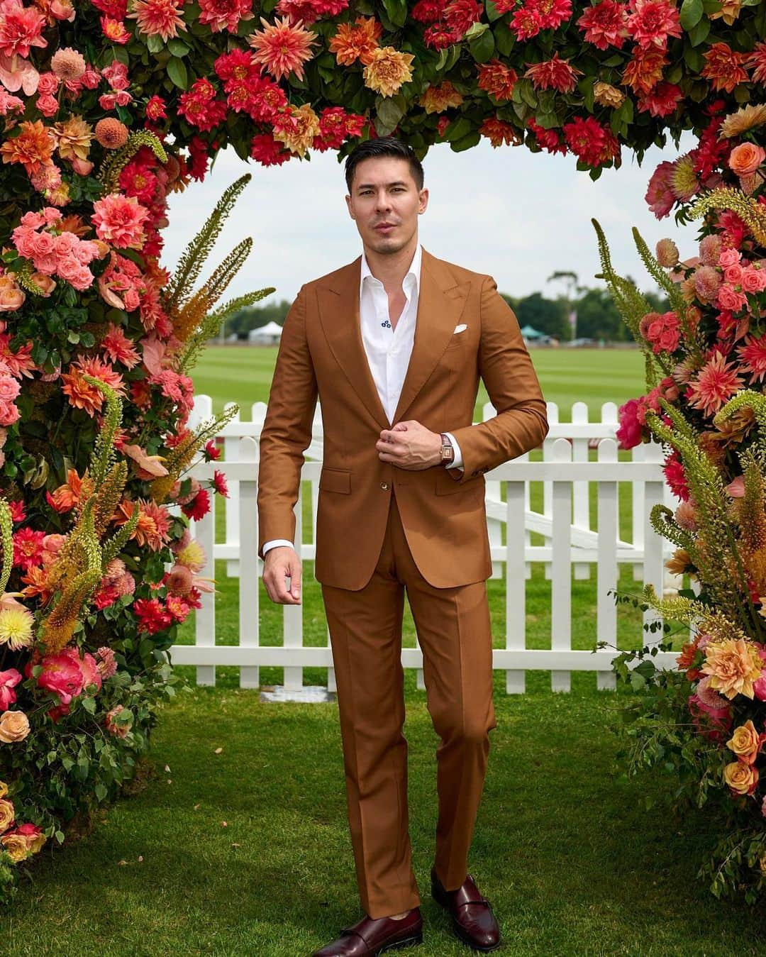 ルイス・タンさんのインスタグラム写真 - (ルイス・タンInstagram)「Charming day at the Queens Cup with my @cartier family. @laurentfeniou   Wearing the Tank Louis Cartier with a perfectly paired suit by @viggolondon.  Photos by @davebenett @nickharveyphotographer」6月19日 23時23分 - lewistanofficial