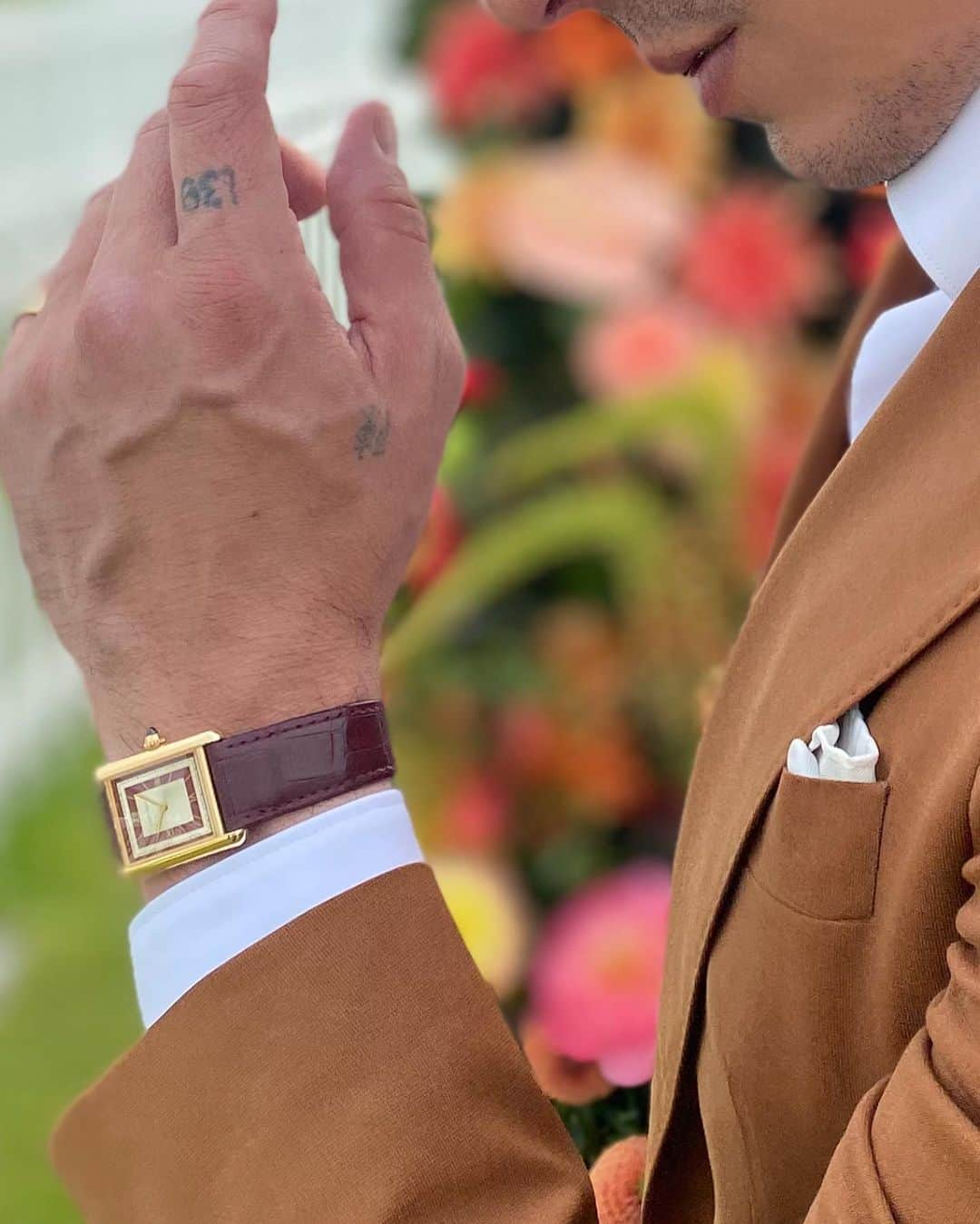 ルイス・タンさんのインスタグラム写真 - (ルイス・タンInstagram)「Charming day at the Queens Cup with my @cartier family. @laurentfeniou   Wearing the Tank Louis Cartier with a perfectly paired suit by @viggolondon.  Photos by @davebenett @nickharveyphotographer」6月19日 23時23分 - lewistanofficial