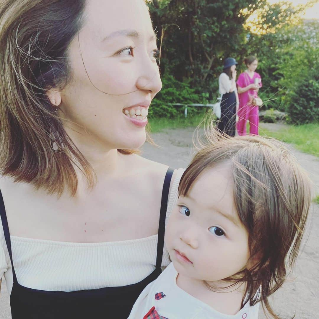 田中杏子さんのインスタグラム写真 - (田中杏子Instagram)「先週末は、5月に一歳を迎えた姪っ子ちゃんのバースデーパーティーでした🎉 まだまだベビーなのにしっかりと見据えるこの表情がたまりません🤭🤭  久しぶりの大家族集合、楽しかった💯 我が家に生まれてきてくれて、ありがとう🙏🥰㊗️㊗️㊗️㊗️㊗️❤️  #akotanaka #姪っ子のバースデー」6月19日 23時35分 - akoakotanaka