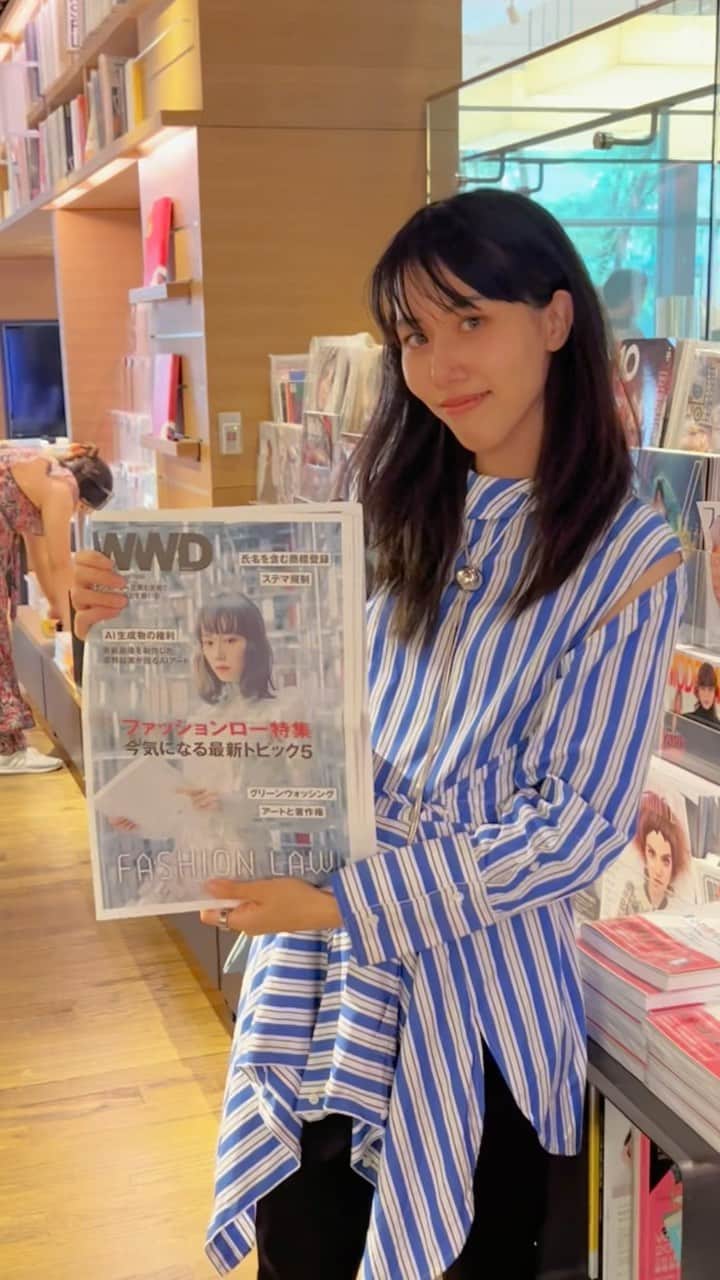 草野絵美のインスタグラム：「書店で自分の顔のAI写真の表紙のファッション誌が並ぶ2023年😱✨💕  The cover I co-created with AI for WWD JAPAN has been released! Today, I visited a bookstore and held the physical magazine in my hands – and it felt surreal! For this week, you can get your own copy at bookstores across Japan or order it online. If you come across it, please let me know! #AI #Collaboration #WWDJAPAN #cover」