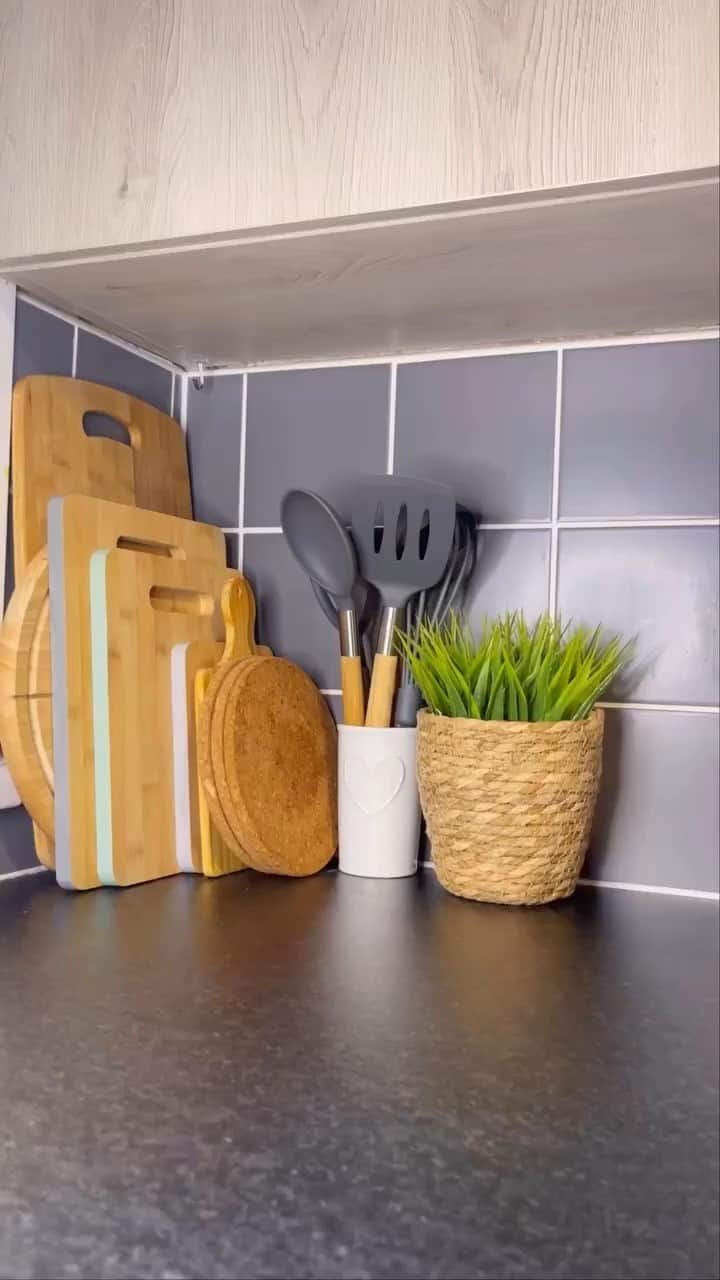 SHEINのインスタグラム：「Don't let your counter space go to waste! 🍽️ Clear your clutter with our under-the-cabinet holder that keeps your kitchen tidy and your towels within reach 💫 @mrsclarkescleaning  🔎14806872  #SHEIN #SHEINforAll #SHEINstyle #fashion #chic #saveinstyle」