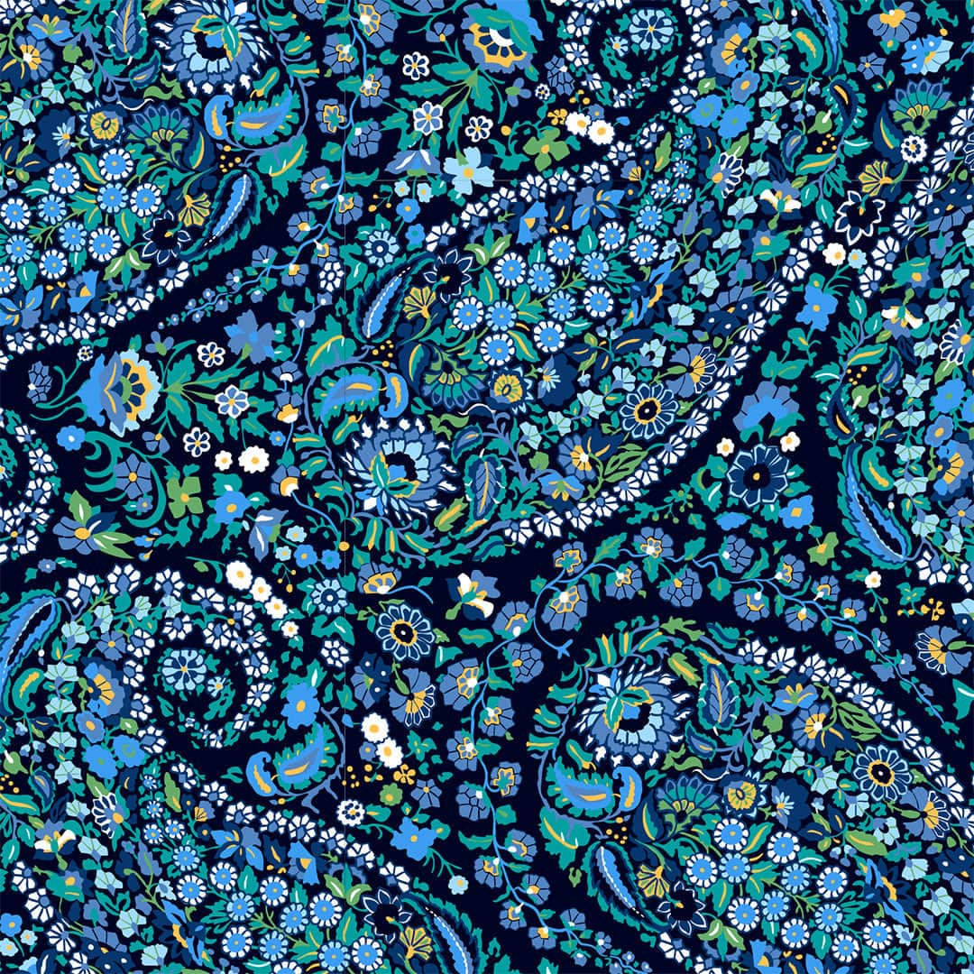 ヴェラブラッドリーのインスタグラム：「💙🌙 Meet Dreamer Paisley, where teeny-tiny florals swirl together to make the dreamiest of prints for summer. 💙🌙  #verabradley #pattern #summer」