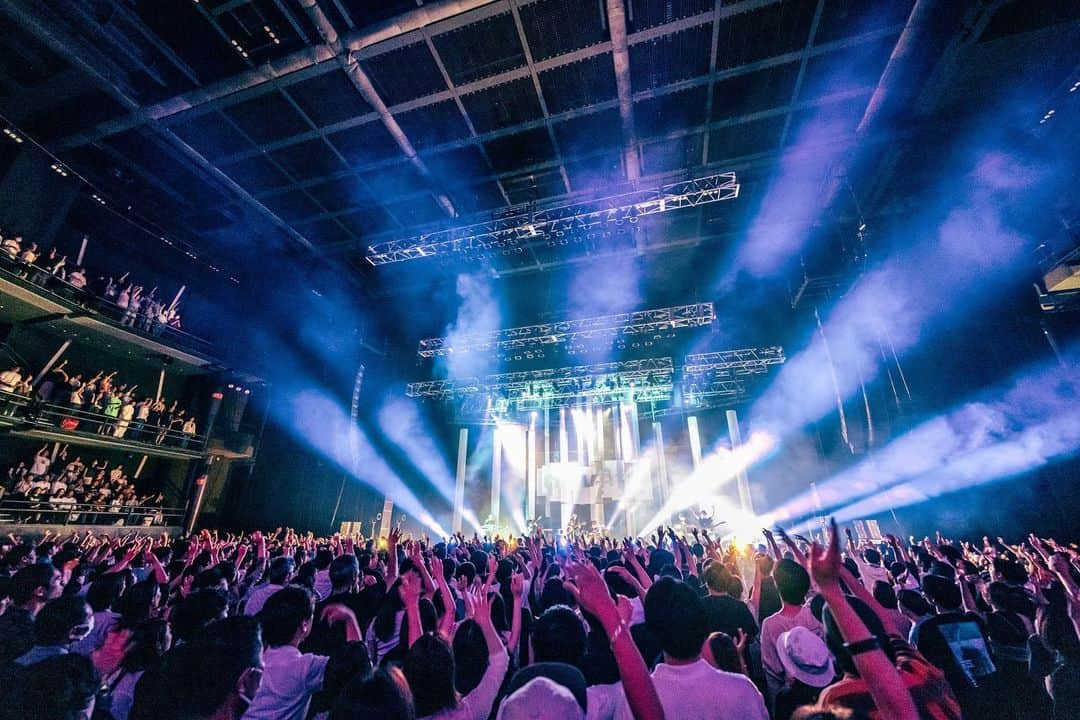 堀正輝さんのインスタグラム写真 - (堀正輝Instagram)「iri Hall Tour 2023 "PRIVATE" 完走しました。各公演すごい盛り上がりで毎回テンションあがりました。  そしてデビュー前からサポートさせてもらってただけに、iriちゃんの初のホールツアーに参加できたことがなにより嬉しかった。iriちゃんありがとう！  そしてそして、この最強のバンドメンバー達。最高でした。  おらぶ🫶 #iri_PRIVATE_TOUR  Photo by @seitaro__tanaka」6月19日 23時52分 - hori_scamcircle