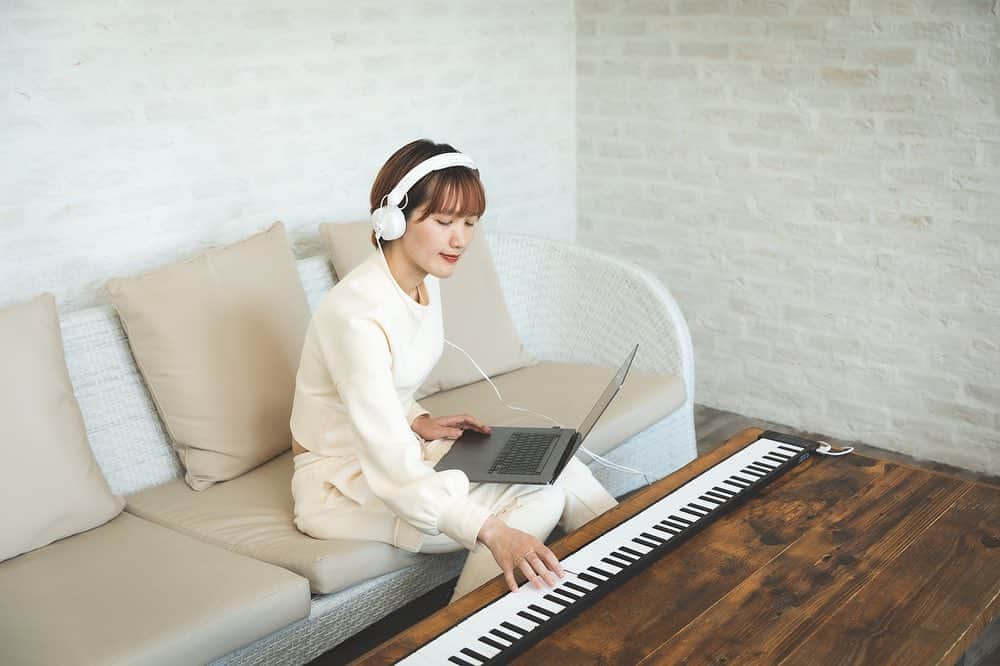 エイミーのインスタグラム：「plug +にてTAHORNG  Oripia 88をレビューしました🎹  #TAHORNG #ORIPIA」
