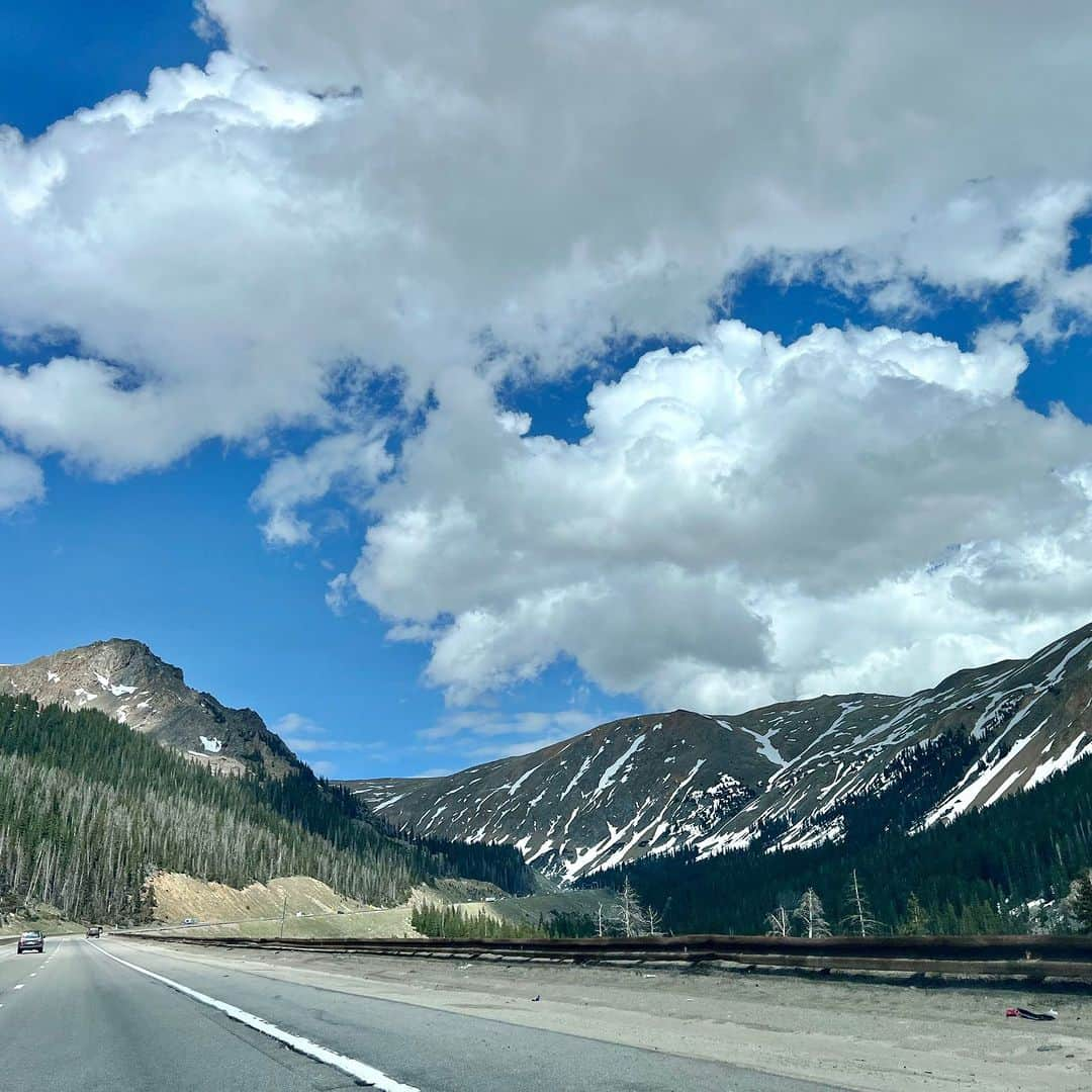 ノエル・ギャラガーさんのインスタグラム写真 - (ノエル・ギャラガーInstagram)「🏔️ Salt Lake City → Denver → Dallas 🤠 Share your photos with us using #NGHFBTour 📸: Sharon Latham」6月20日 0時09分 - themightyi