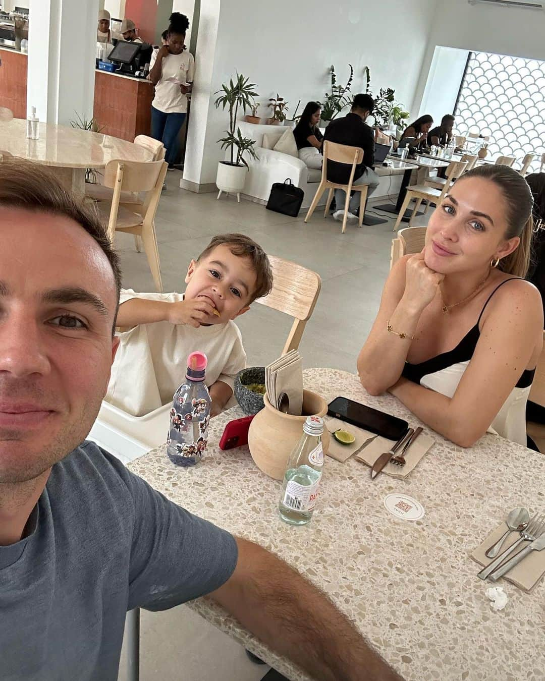 マリオ・ゲッツェさんのインスタグラム写真 - (マリオ・ゲッツェInstagram)「🤍 👨‍👩‍👦」6月20日 0時15分 - mariogotze