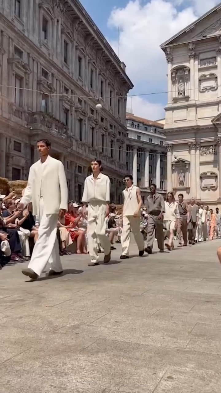 のインスタグラム：「【#WWDJAPANメンズコレ取材】「ゼニア（ZEGNA）」が2024年春夏メンズ・コレクションをミラノで発表しました。  #ZEGNA#ゼニア#ZEGNAss24#milanocollection#mfw#fashionweek#milanofashionweek#fashion#fashioncollection#fashionshow#ミラノコレクション#ファッションショー#メンズコレクション」