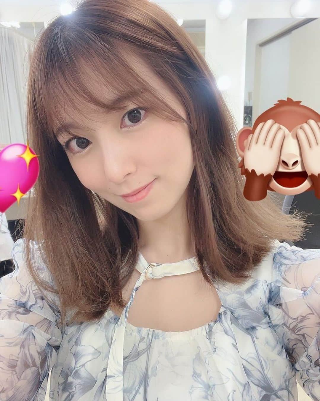 百合沙のインスタグラム：「1枚目と2枚目 どっちが盛れてる？🤣  6/28(水)〜7/2(日) 中目黒キンケロシアターにて 舞台「流罪〜親鸞の無念〜」 チケットはハイライトから🙌  #自撮り #selfie #selca #selfiee #撮影会 #楽屋 #オフショット #盛れた #舞台 #中目黒 #中目黒キンケロシアター #観に来てね #チケット発売中 #actress #actriz #japanesegirl #japonesa」