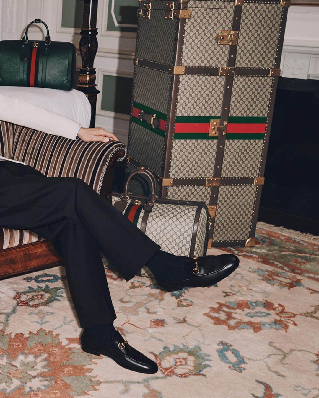 グッチさんのインスタグラム写真 - (グッチInstagram)「In the new Gucci Valigeria campaign, Global Brand Ambassador Jungjae Lee is captured within the Royal Suite by Gucci at The Savoy hotel in London surrounded by emblematic luggage, including the Gucci Porter selection of aluminum Bank trolleys and vanity cases created in collaboration with FPM Milano. Discover more at the link in bio.   @from_jjlee #JungjaeLee #GucciValigeria #GucciPorter」6月21日 22時00分 - gucci