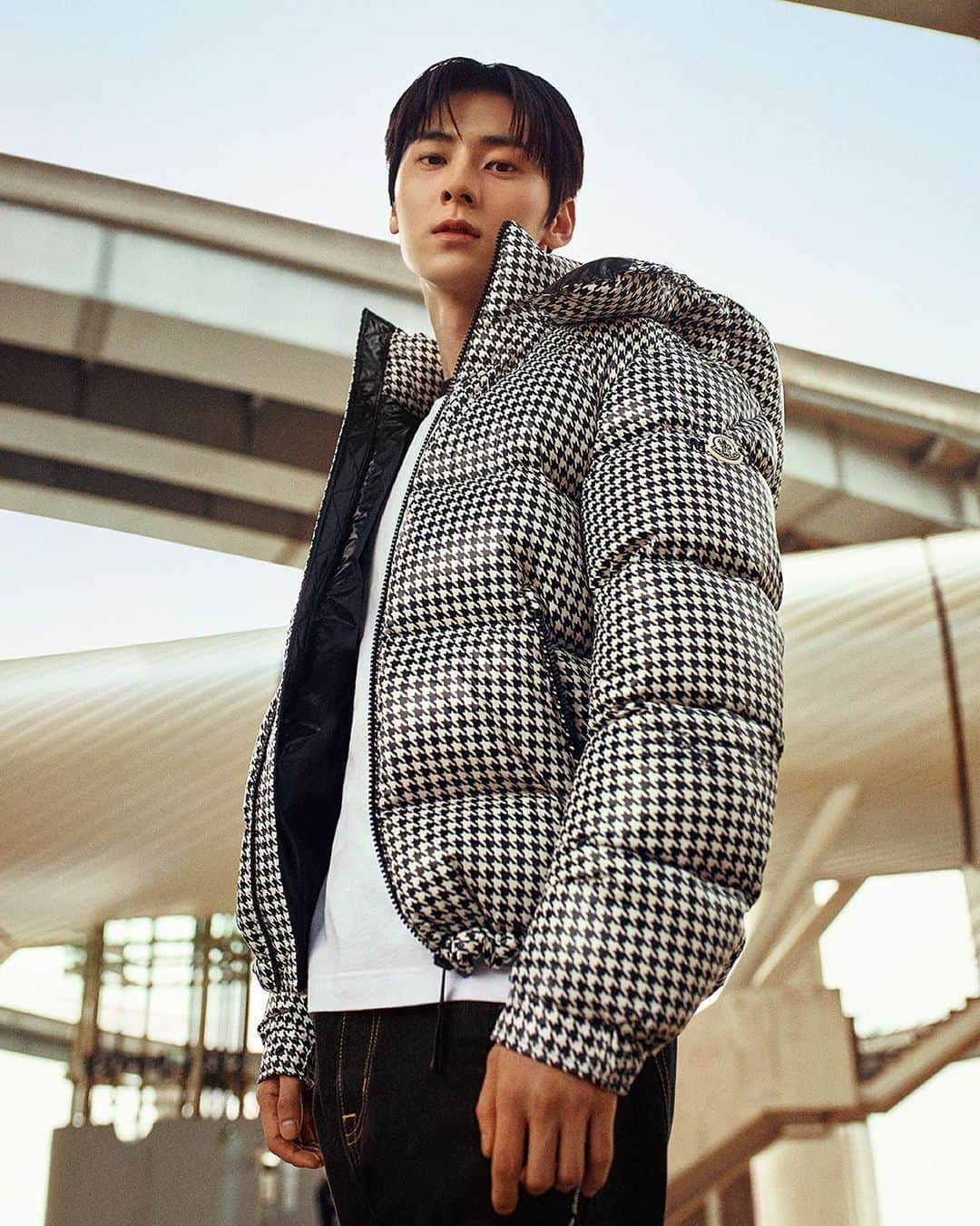 モンクレールのインスタグラム：「This collection is Hiroshi Fujiwara’s love letter to Moncler: with utmost care he has mined the Moncler archives, reinterpreting signature styles into new expressions.  The Socotrine jacket is worn by global brand ambassador @optimushwang.  #MONCLERGENIUS  #MONCLERFRGMT  @fujiwarahiroshi」