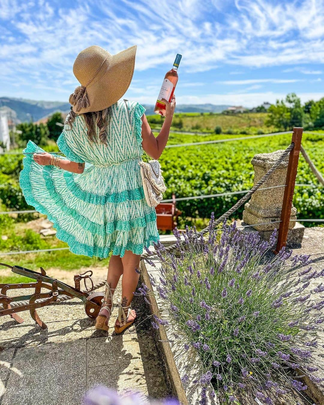 アリサ・ラモスのインスタグラム：「First wine region of our new genius Euro Wine Trip: Douro Valley, Portugal!  I chose this region because I love Porto and also Port Wine, and I’m pretty sure the Travel Tribe ladies loved it too!   Port wine is actually super dangerous 🤣 bc it’s 20% alcohol but you don’t taste it bc it’s sweet and delicious…I honestly don’t know how we all survived this tasting tour but we are all at the airport at 5am ready for the next wine region!  Next stop: Paris to go to drink champagne in Champagne! 🥂  Is this type of trip your vibe?  #mylifesatravelmovie #mylifesatraveltribe #grouptrips #porto #portugal #dourovalley #winetasting #winelovers #wine #portwine」