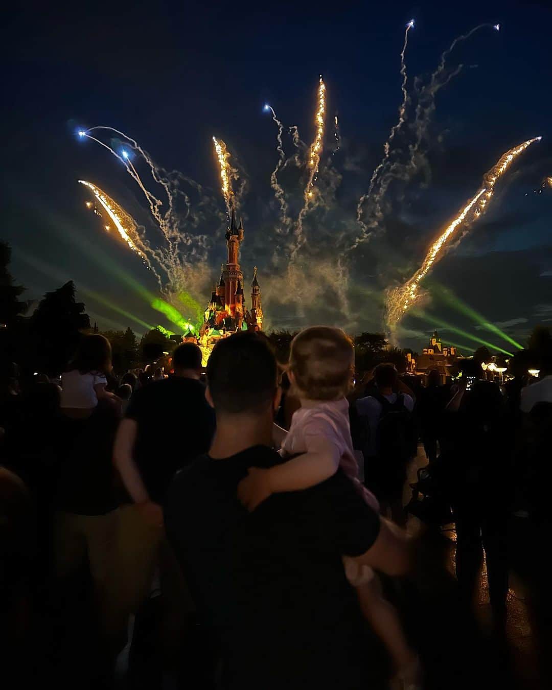 コスタス・ランプルーさんのインスタグラム写真 - (コスタス・ランプルーInstagram)「Most magical weekend in Disneyland 😍🏰👸🏼💕🥰」6月20日 0時41分 - koslamprou