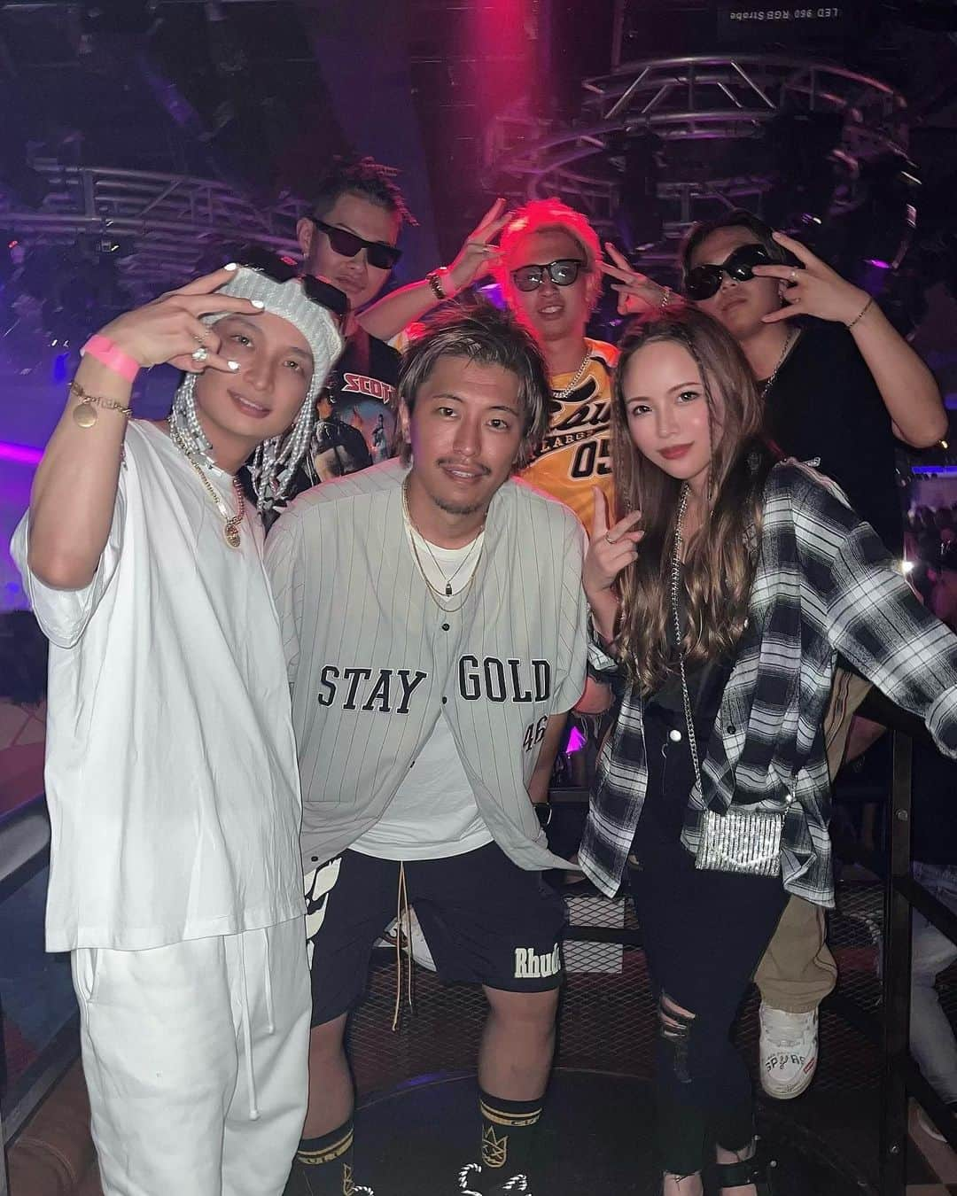 DJ NANAのインスタグラム：「先々週土曜日沖縄 @epicaokinawa で @c_fool.official の @takaya.c_fool @yuta.c_fool @towa.c_fool @dj_sly.c_fool が Liveだったから応援しに行ってきた✈️  デビューからあっとゆうまに 県外でこんな大勢の前でLiveはすごすぎる👏👏 Liveもめちゃ盛り上がってたし最高のLiveでした🥹  私の他にも愛知から @dj_keey52 も 応援に来てたから記念に📸  @c_fool.official と @dj_keey52 とは 7/8にラグーナのナイトプールでも 一緒に出演するから近場の人も遠くの人も 夏初めプール初めしにあそびにきてねー😘🫶  #Cfool #epica #okinawa #沖縄 #nightout #club #クラブ #楽しい #思い出 #alcohol #1800持って歩き回ってたのも思い出」