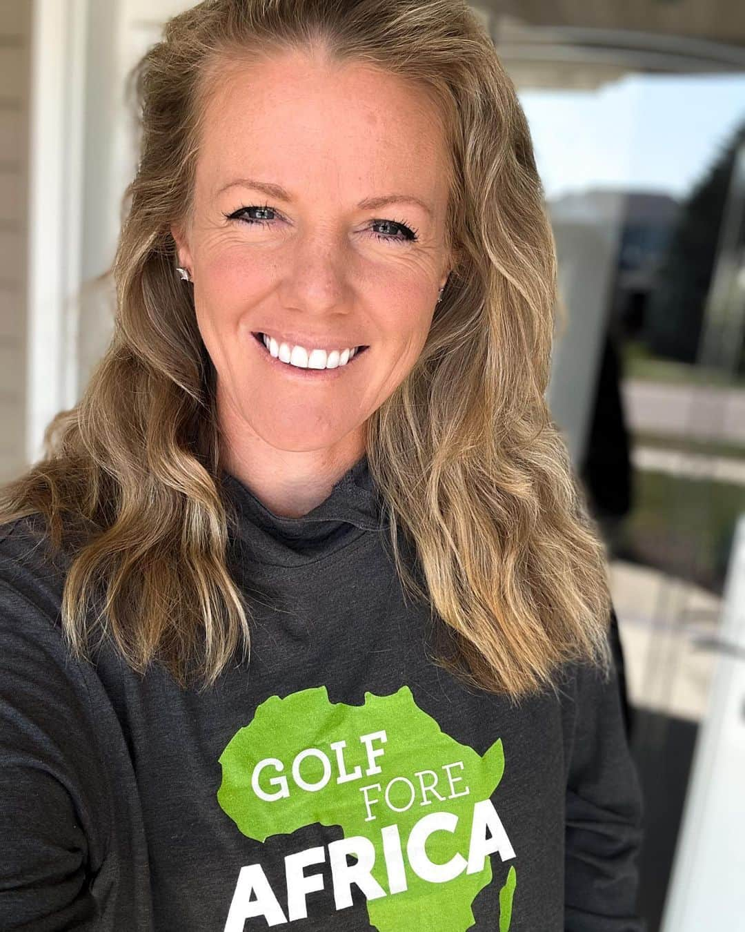 エイミー・オルソンのインスタグラム：「I’ve had the amazing opportunity to see first-hand the incredible impact clean water has in people’s lives. This week, many of my LPGA friends are working together to raise awareness and money for this life-changing cause. If you would like to join us, please visit the link in my bio. All donations up to $7,500 will be MATCHED by a generous donor!! $50 brings one person clean water for LIFE!! Any donation amount will be entered in a drawing to win a Golf Fore Africa hoodie, hat, and ball marker. Water is life!   #golfforeafrica #playwithpurpose #cleanwater #worldvision」