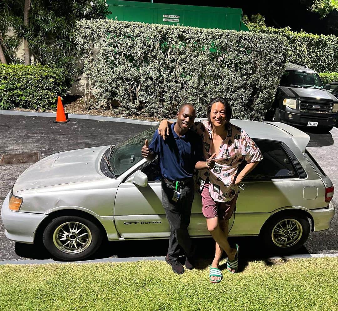 サン・カンのインスタグラム：「‘Cayman Island Kindness’ =Dwayne @stay_cool_life & his 94 Toyota Starlet GT…」
