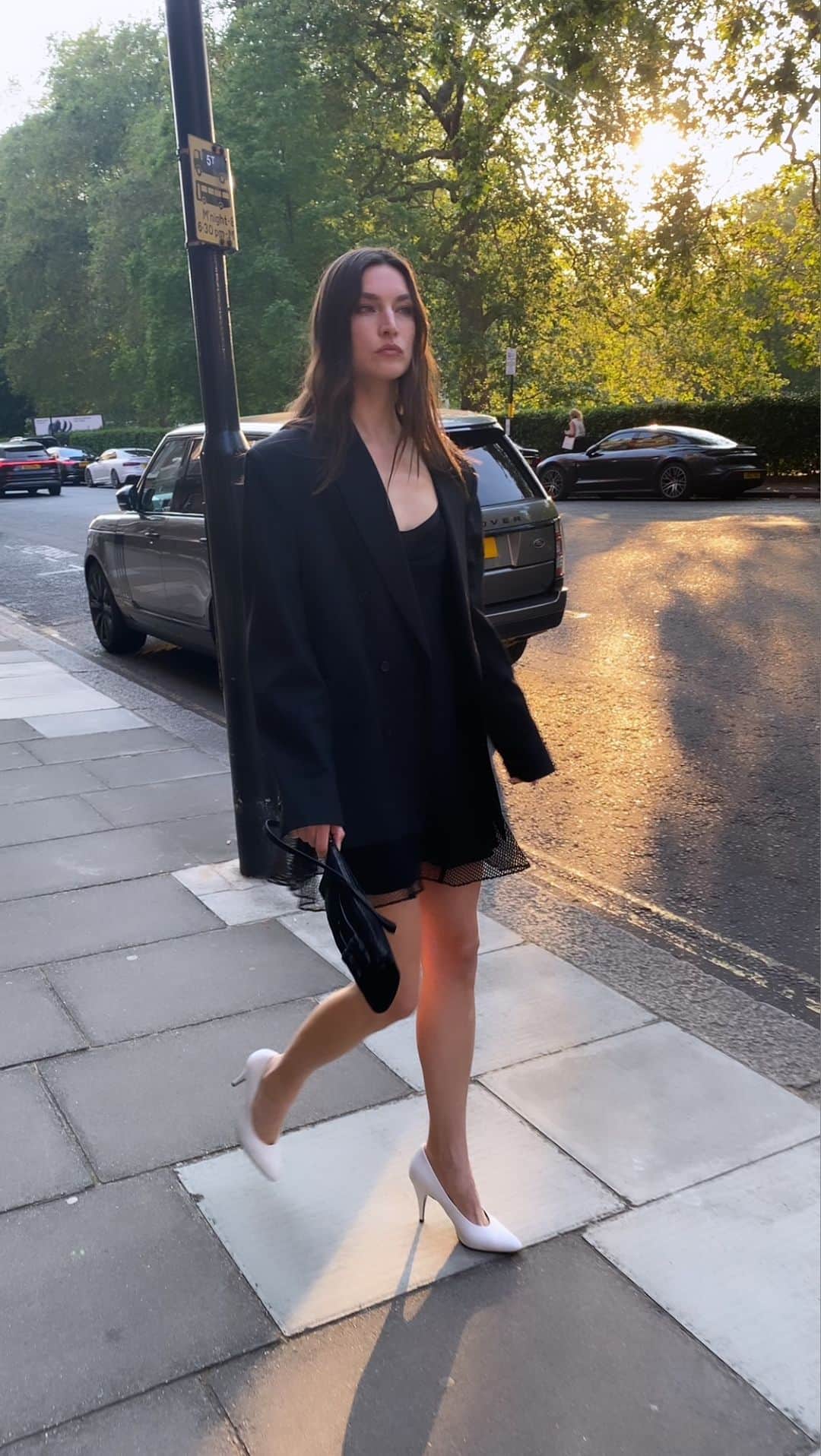 ジャクリーン・ヤブロンスキーのインスタグラム：「The subtle turn for the light at the end though.」