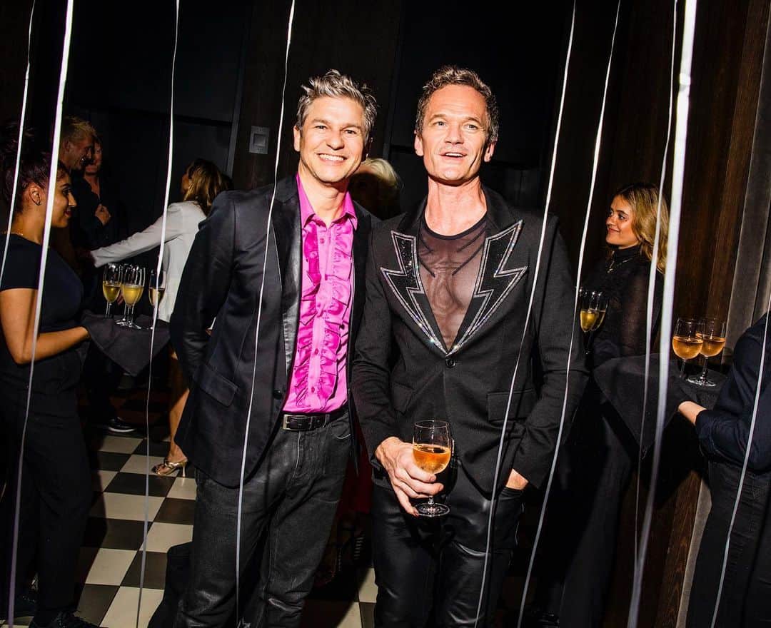 ニール・パトリック・ハリスのインスタグラム：「Me literally walking into my fifties. Pic taken as I’m entering my 50th party at the @paradiseclubnyc. More pics and details to come, but thanks @timessquareedition for creating something so memorable. And obvs thanks to @dbelicious for being the mastermind, and my husband. #grateful #50to50」