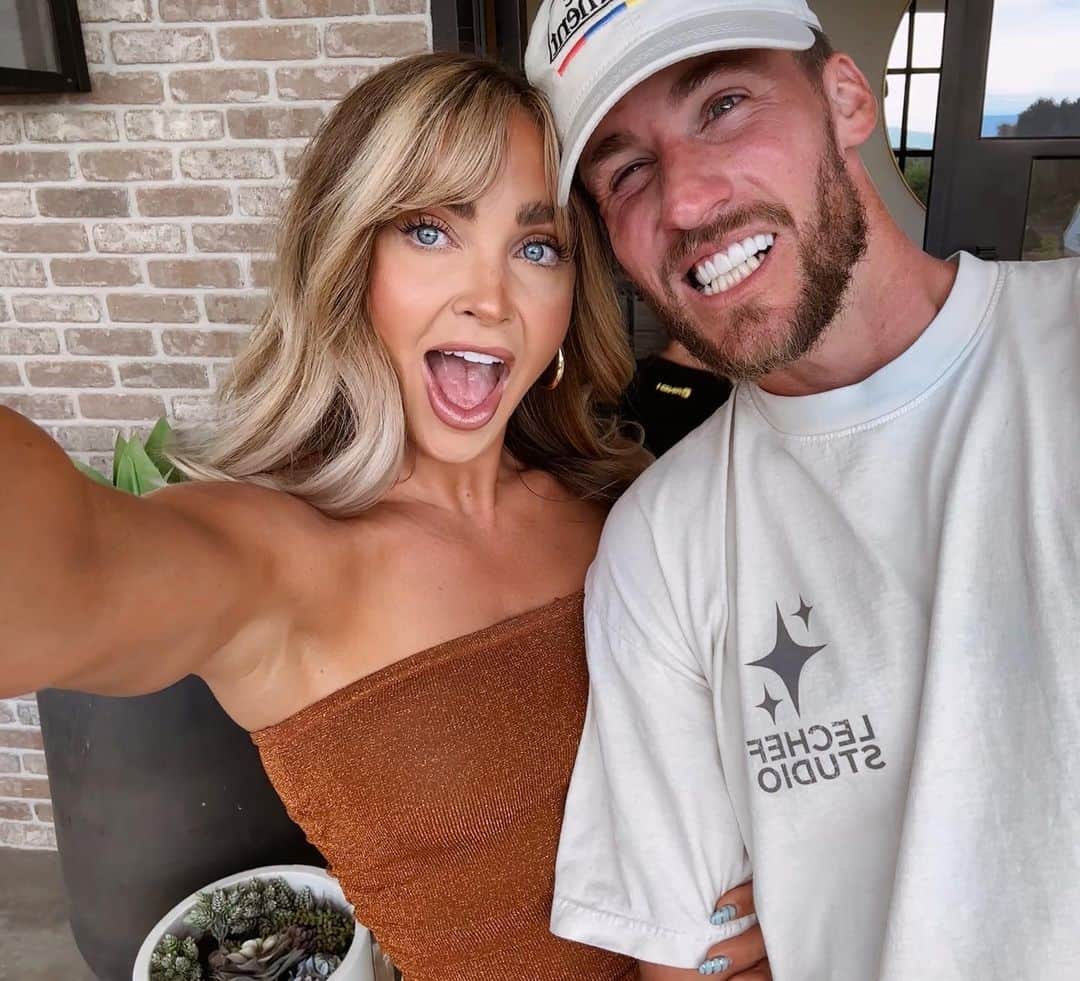 Cara Van Brocklinのインスタグラム：「Today marks 14 years married to this fine man right here! I always hate trying to put into words my feelings and love for @brodyvan23 because it never even comes close to how I actually feel, and to how Brody can describe it haha. He sent me a text this morning that had me in tears on the stair stepper at the gym 🤣 (go to the end of this post to read it). I crush harder and harder on him every single day, and I can’t wait for a lifetime of that! You are my favorite person in the entire world, and I am so lucky to wake up to your smiling face every day! I love you sweets🫶🏻」