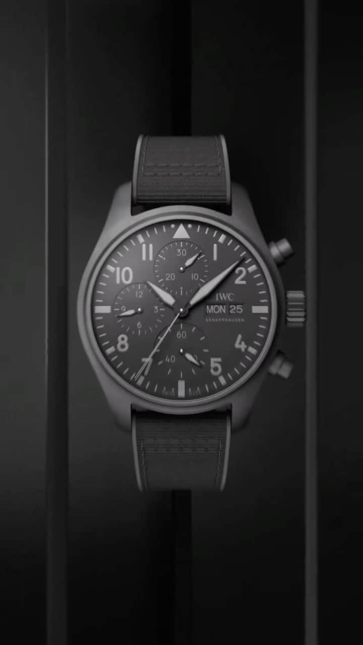 IWCのインスタグラム：「#IWCpilot's Watch Chronograph 41 Top Gun Ceratanium® (Ref. IW388106).  #TheReference   ℹ Black dial Ceratanium® case IWC-manufactured 69385 Calibre Black rubber strap with textile inlay」