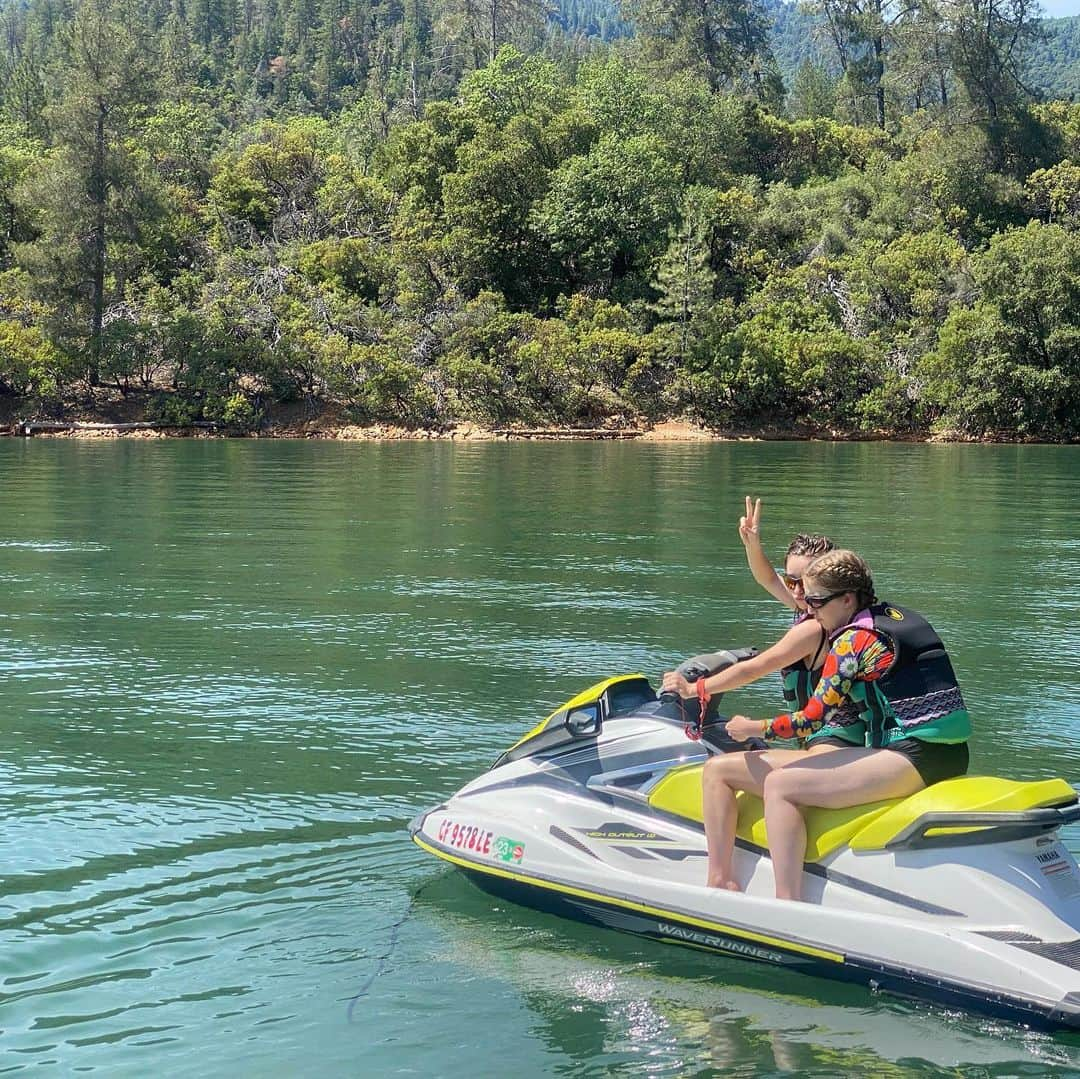 ケイトリン・ディーヴァーさんのインスタグラム写真 - (ケイトリン・ディーヴァーInstagram)「🚤🤽🚣」6月20日 1時10分 - kaitlyndever