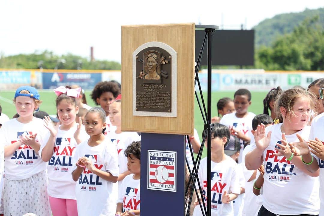 MLBさんのインスタグラム写真 - (MLBInstagram)「Major League Baseball is proud to celebrate #Juneteenth. In recognition of the holiday, MLB, @JackalsBaseball and the @baseballhall held a special @PlayBall experience at Hinchliffe Stadium in Paterson, NJ earlier today.」6月20日 6時39分 - mlb