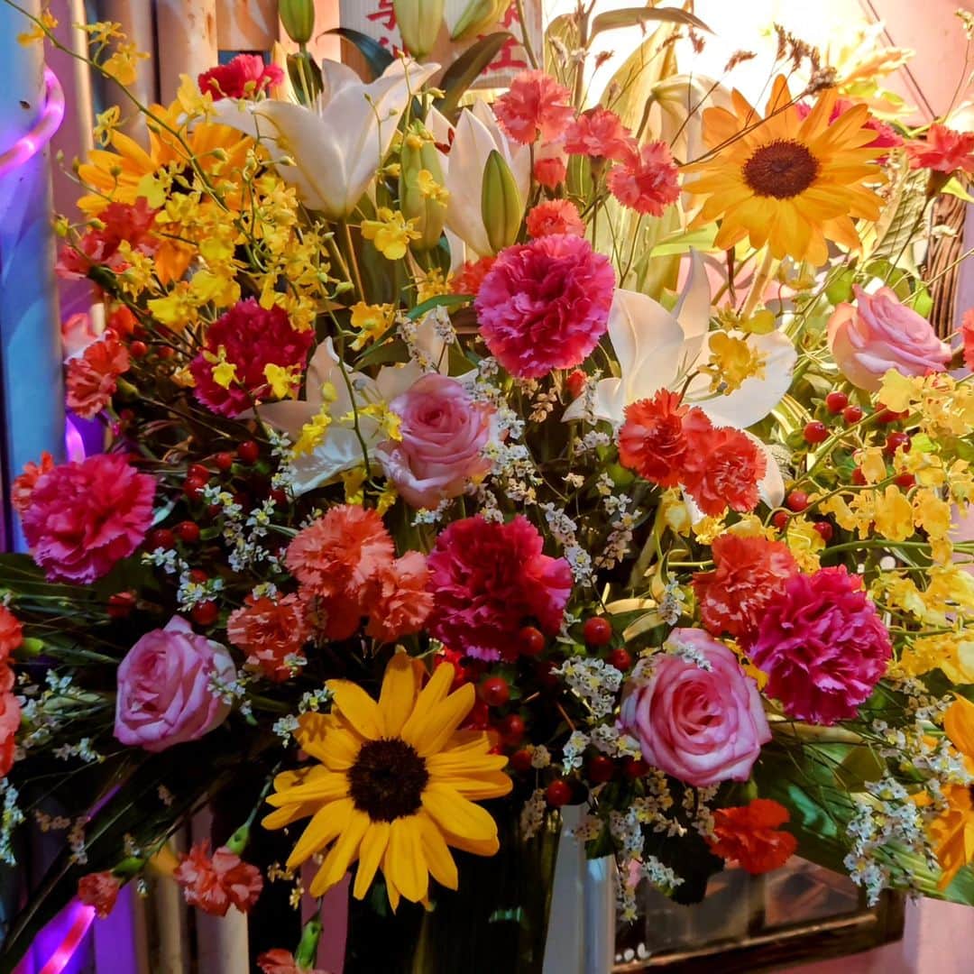 吉岡奈々子さんのインスタグラム写真 - (吉岡奈々子Instagram)「お祝い　#お祝い花 #スタンド花 #周年祝い #おめでとうございます」6月20日 1時15分 - nanakoyoshioka