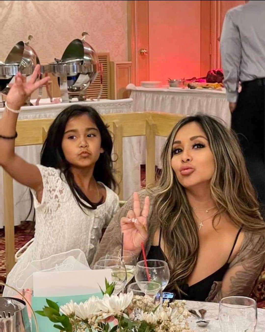 ニコール・ ポリッツィのインスタグラム：「Twinning 💕」