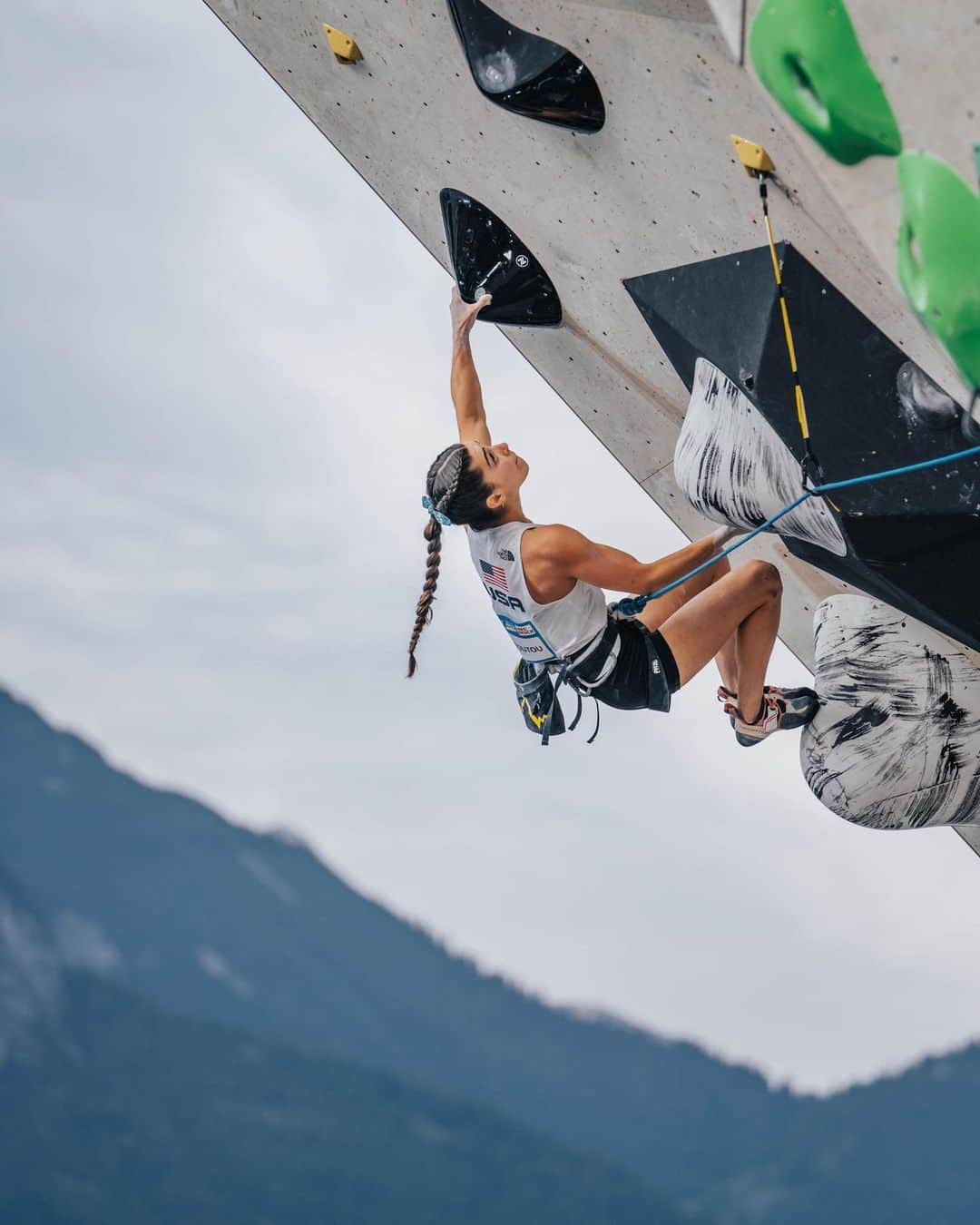 ブルック・ラバウトゥーさんのインスタグラム写真 - (ブルック・ラバウトゥーInstagram)「The atmosphere in Innsbruck is always so special 🤩🕺  • While I am not feeling completely satisfied with any of my climbing during the lead event, I am extremely motivated and excited for what’s to come! I love continuously learning to balance the calm preparation and the electrifying stage. Looking forward to my next opportunity and as always, so grateful 🙃🙏 • 📸: @lenadrapella @pho.metheus」6月20日 2時06分 - brookeraboutou