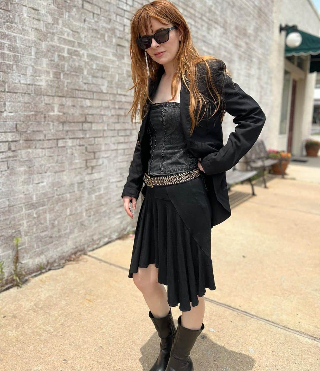 ジェーン・アルドリッジさんのインスタグラム写真 - (ジェーン・アルドリッジInstagram)「OOTD: shrunken @commedesgarcons jacket, Plein Sud skirt, @freepeople denim bustier, vintage Donna Karan belt, @krewe sunnies, Prada fw 2006 boots found on @yoox ten years after the fact. Fragrance of the day was @la_curie’s ingenious oakmoss, petrichor, chocolate and ink concoction GEIST ❤️」6月20日 2時10分 - seaofshoes