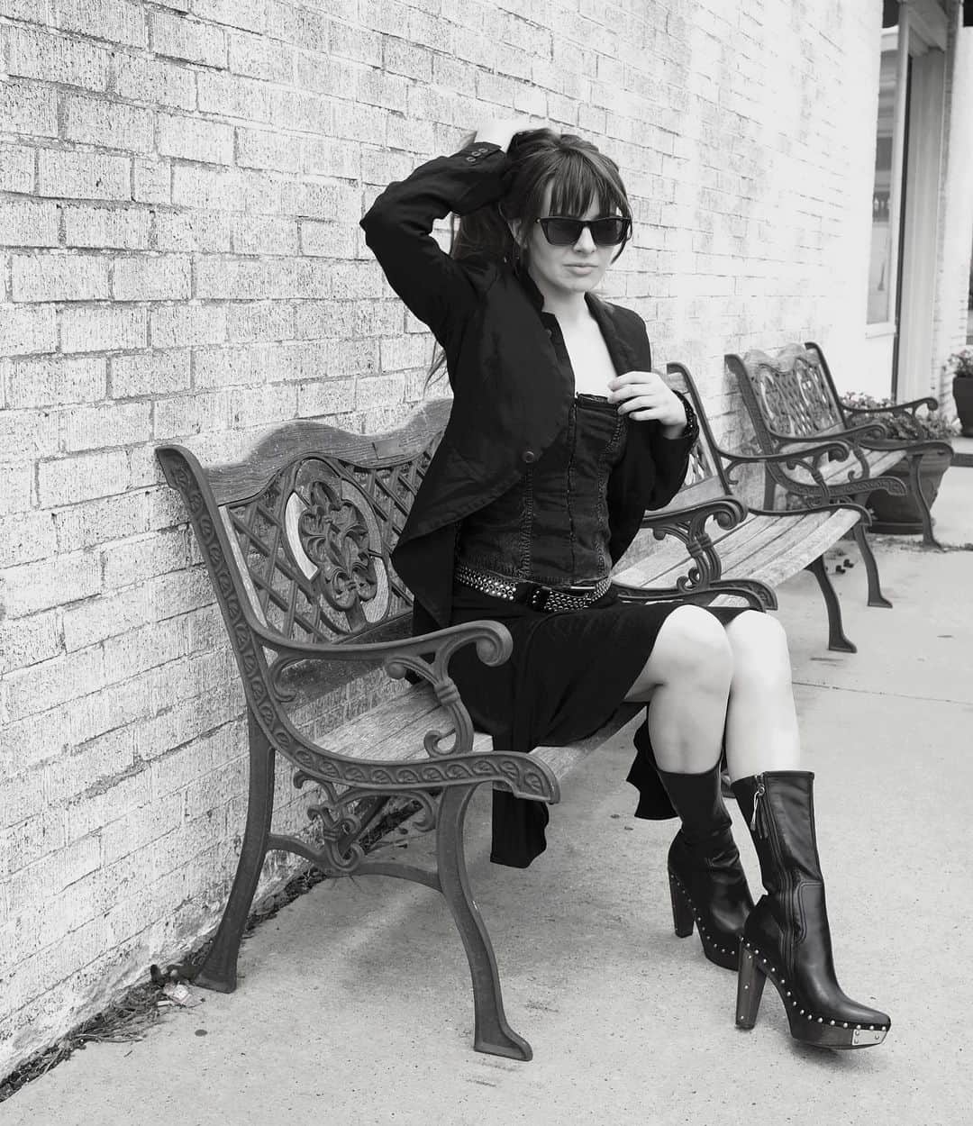 ジェーン・アルドリッジのインスタグラム：「OOTD: shrunken @commedesgarcons jacket, Plein Sud skirt, @freepeople denim bustier, vintage Donna Karan belt, @krewe sunnies, Prada fw 2006 boots found on @yoox ten years after the fact. Fragrance of the day was @la_curie’s ingenious oakmoss, petrichor, chocolate and ink concoction GEIST ❤️」