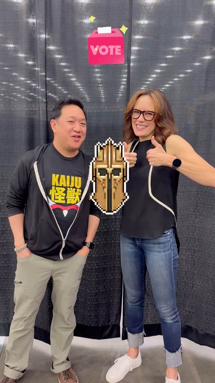 のインスタグラム：「Here’s a #mandomonday call to action for you- head over to bit.ly/thisisthewaze and VOTE (don’t just read the fun comments) for “Mandorections,” an entire series of #starwars voice prompts for @waze.   While I’m here, thanks @mingchen37 and @indypopcon for an awesome weekend in Louisville.  Hope no one got lost on the way home because they didn’t have directions.  🎥: @liamdamon   #thisistheway #thisisthewaze #mingchen #mingmonday #popconlouisville #waze #fyp #thearmorer #armorer #starwars #emilyswallow」