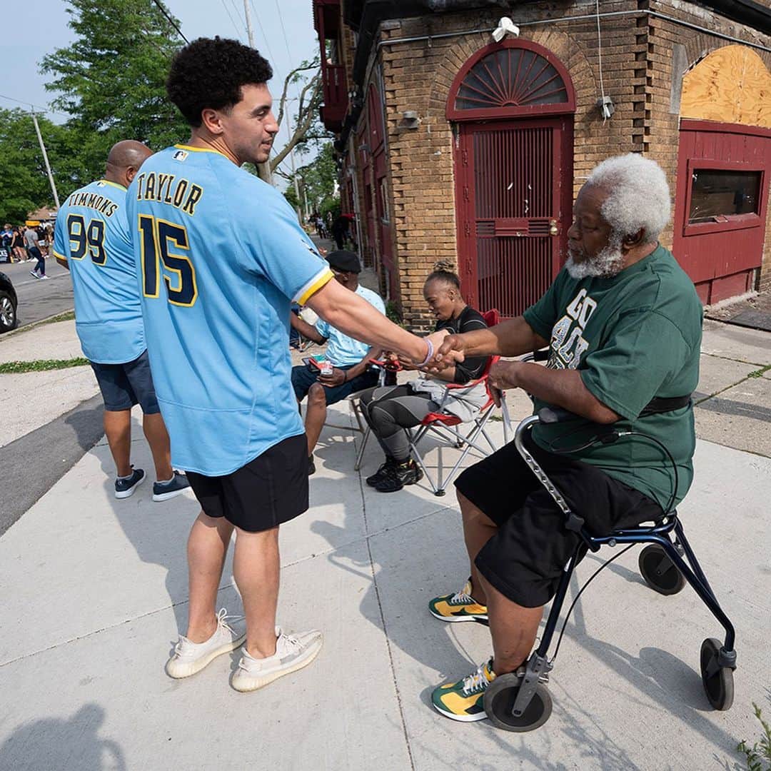 ミルウォーキー・ブルワーズのインスタグラム：「Happy #Juneteenth, Milwaukee.  We’re celebrating with Milwaukee today while remembering this holiday represents joy, resilience, and perseverance. Juneteenth speaks to the foundations of African American culture and the quest for equal rights.  #ThisIsMyCrew」