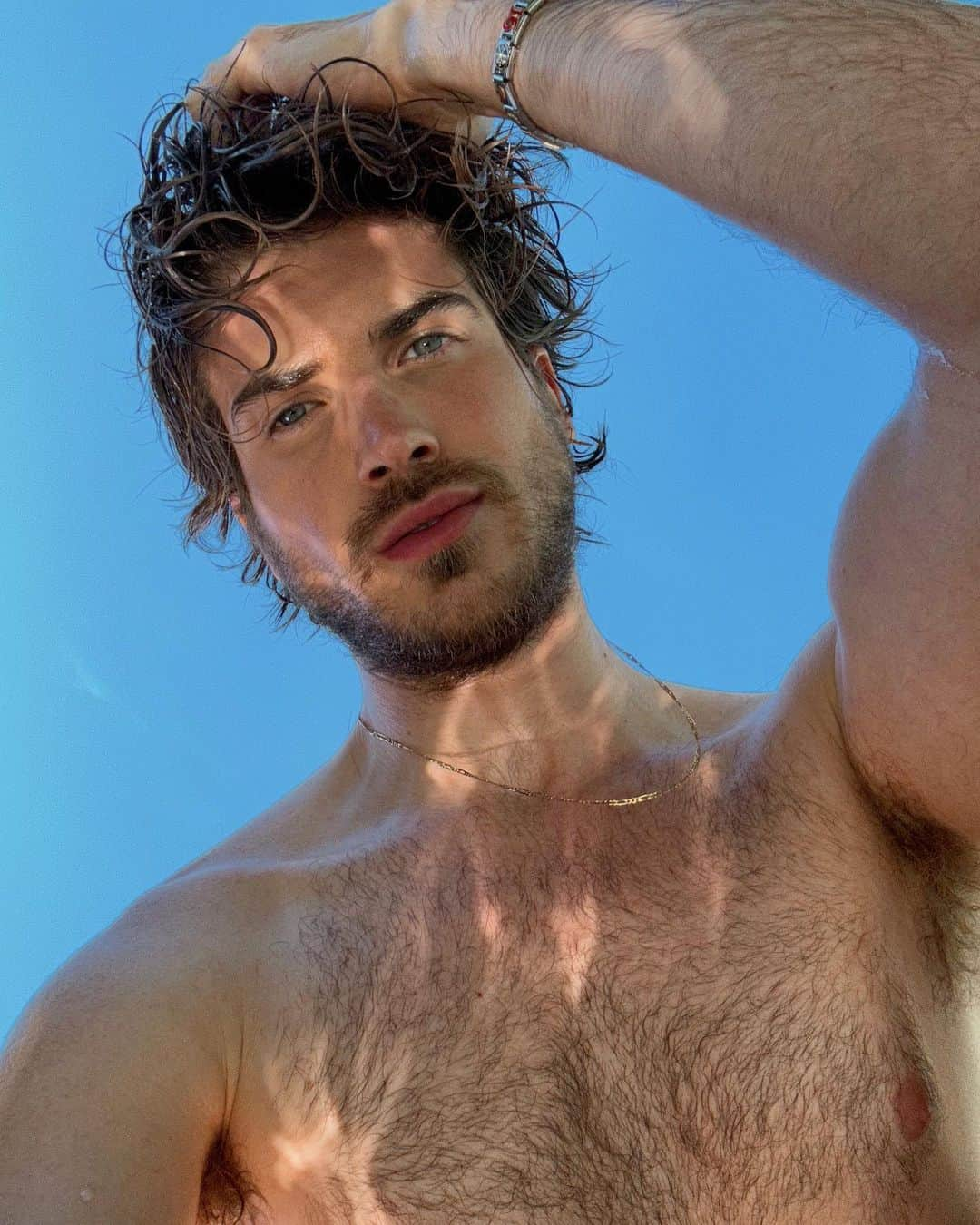 ジョーイ・グレーセッファのインスタグラム：「POV i’m the lifeguard and you’re drowning cus i’m taking pics 💦」